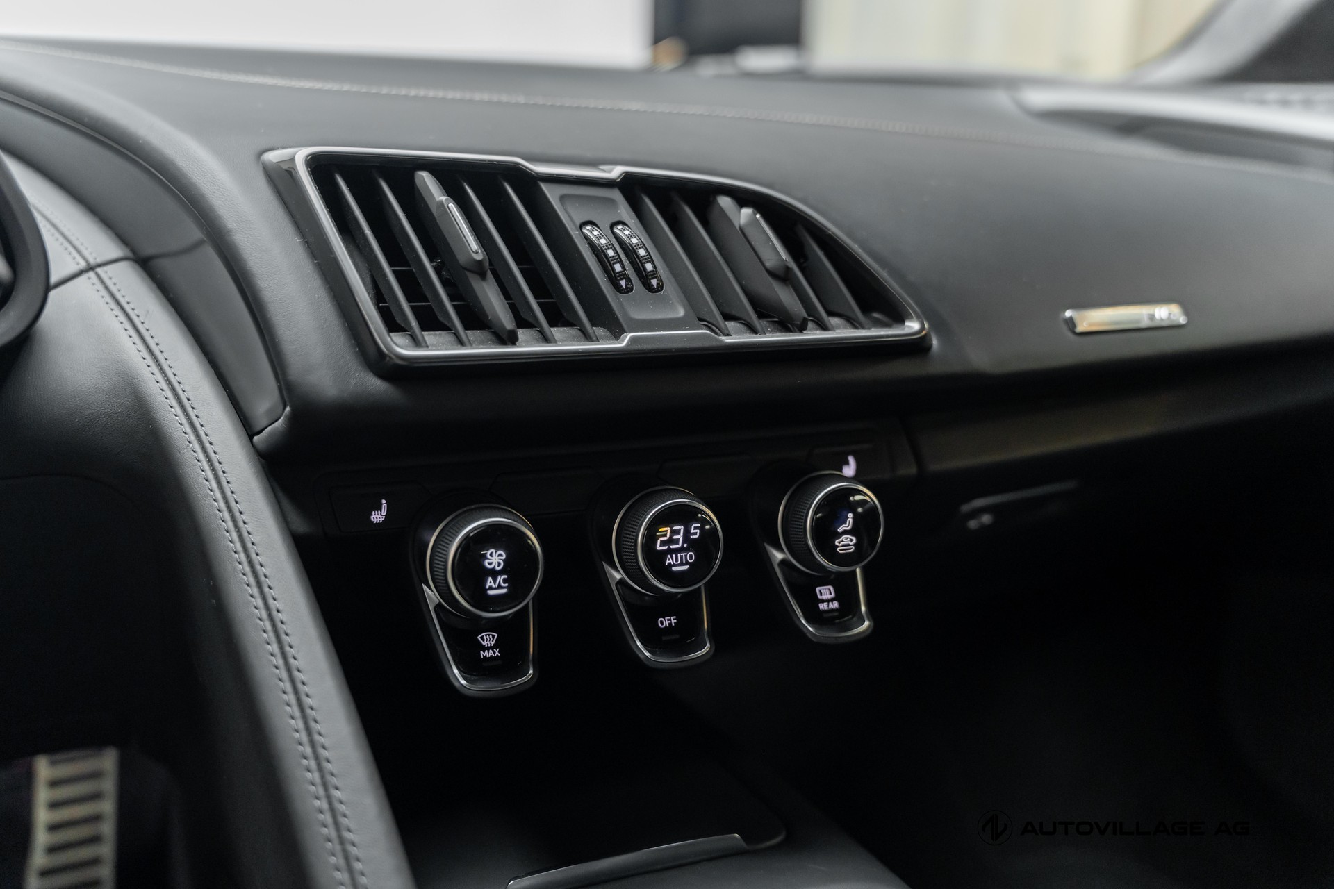AUDI R8 Coupé RWD S-Tronic-image-8