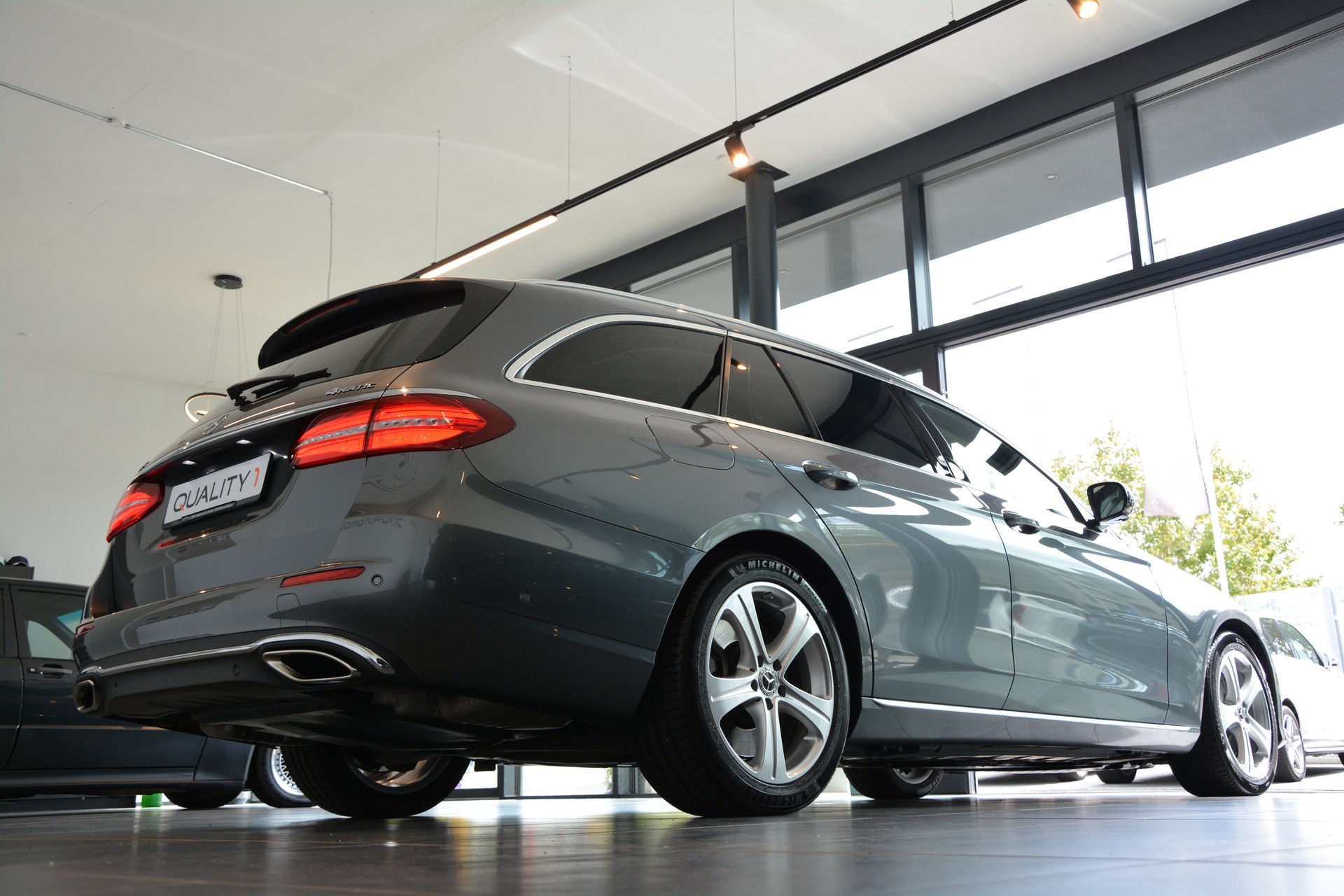 MERCEDES-BENZ E 400 Avantgarde 4 Matic 9G-Tronic-image-19