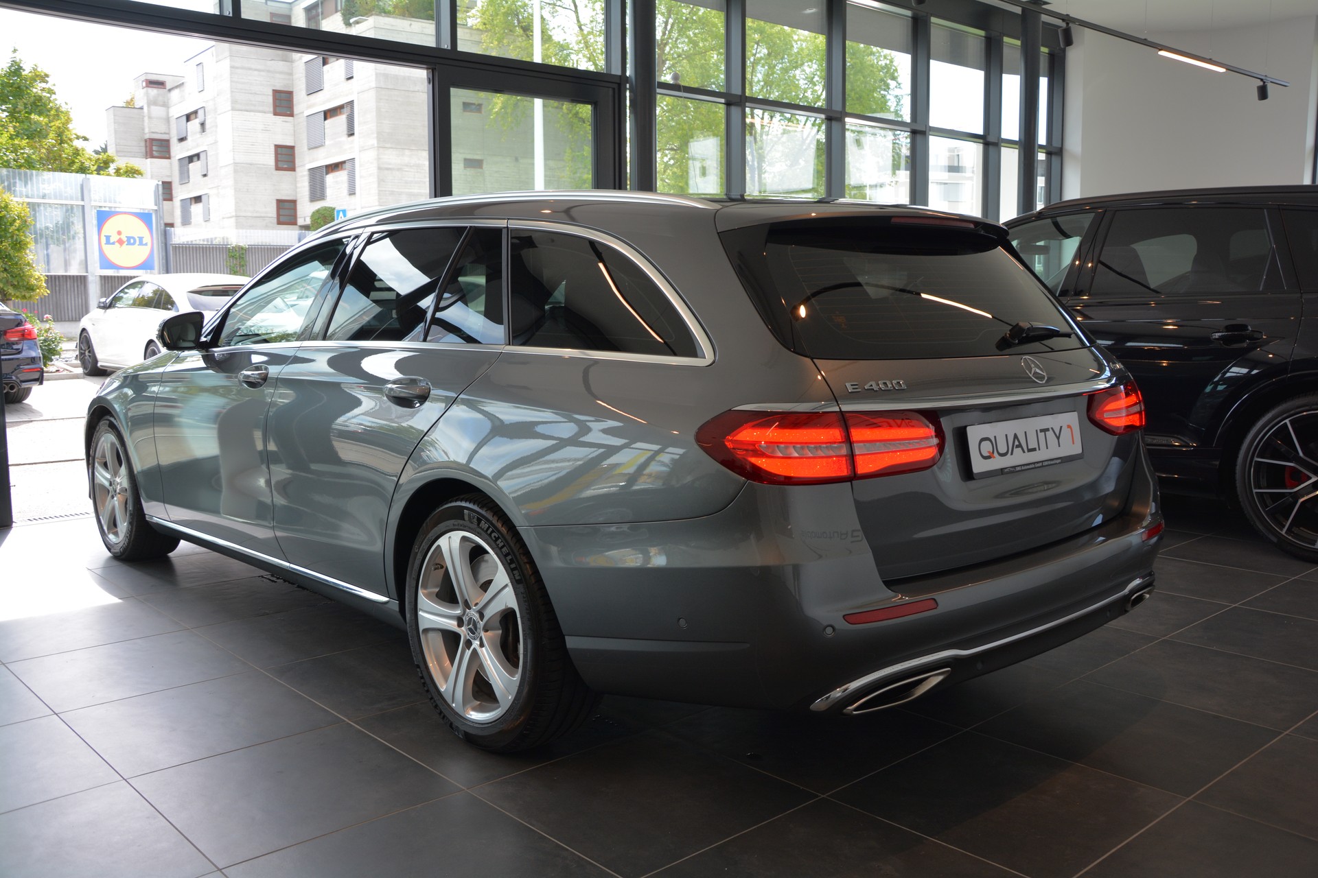 MERCEDES-BENZ E 400 Avantgarde 4 Matic 9G-Tronic-image-3