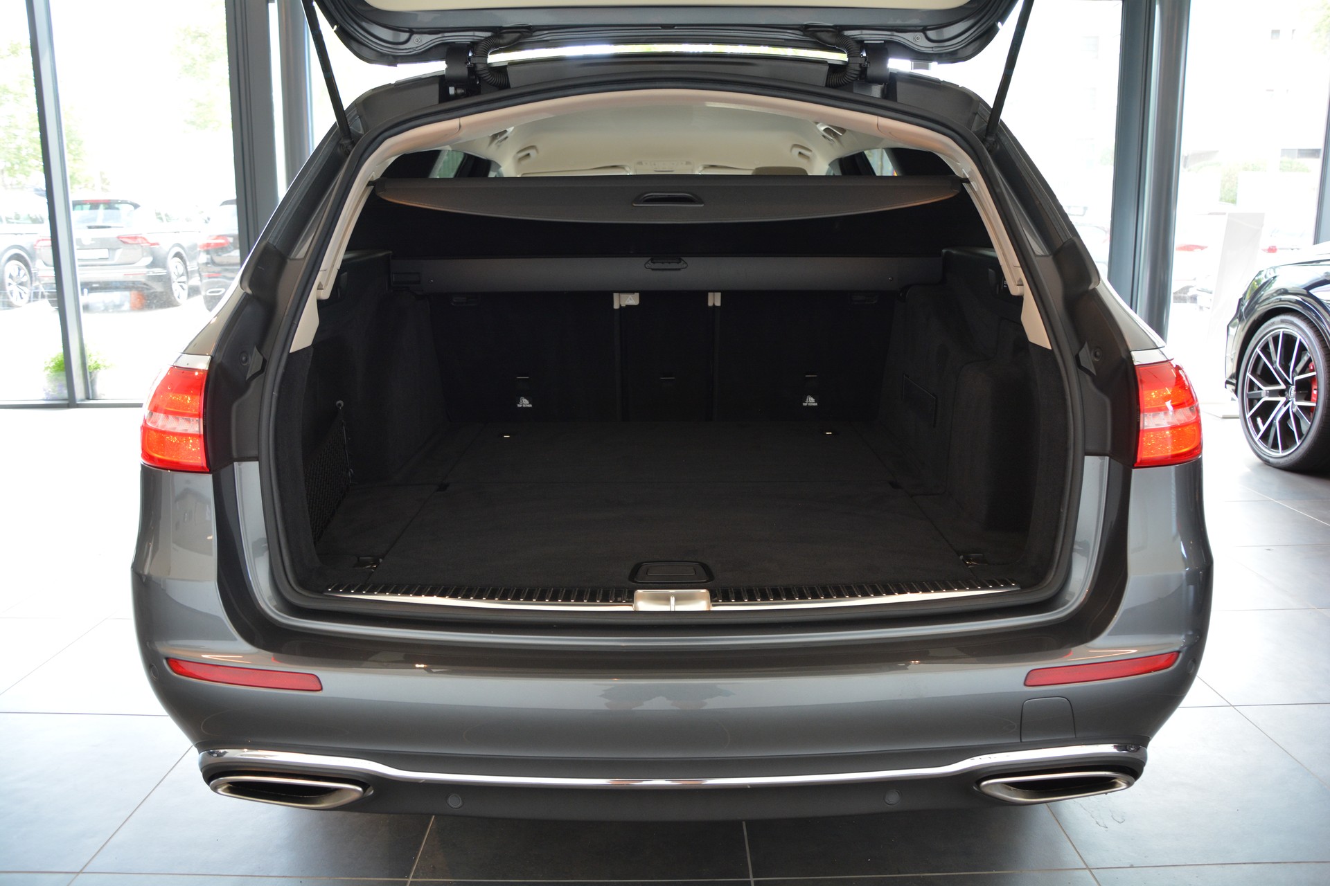 MERCEDES-BENZ E 400 Avantgarde 4 Matic 9G-Tronic-image-15