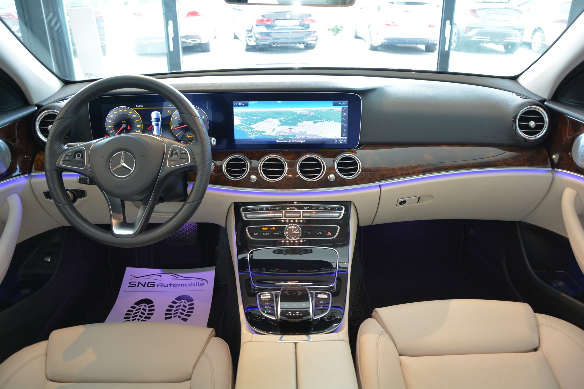 MERCEDES-BENZ E 400 Avantgarde 4 Matic 9G-Tronic-image-11
