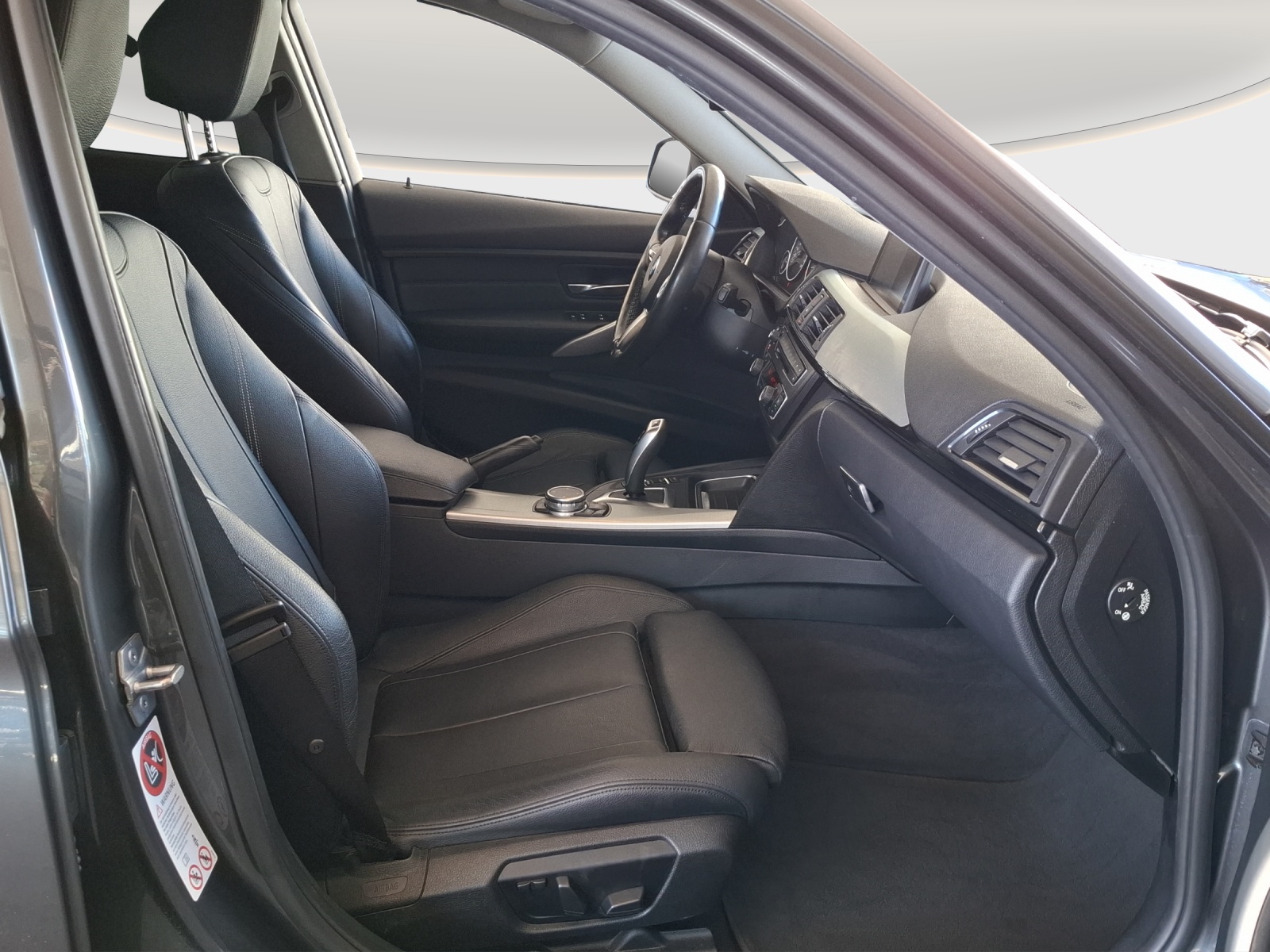 BMW 330d Touring Sport Line Steptronic // MFK 26.02.2026 // 8-fach Aluminiumbereift-image-9