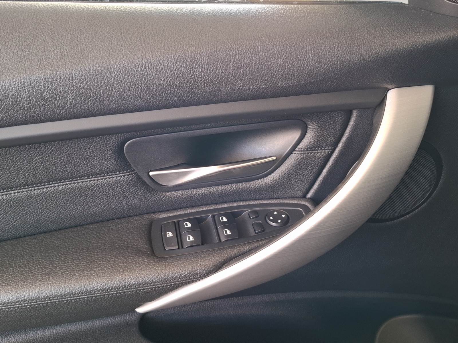 BMW 330d Touring Sport Line Steptronic // MFK 26.02.2026 // 8-fach Aluminiumbereift-image-15
