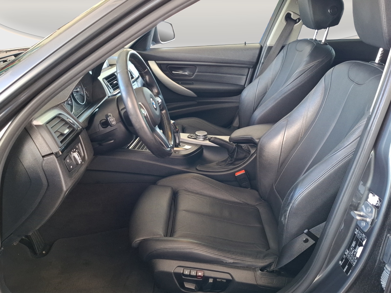 BMW 330d Touring Sport Line Steptronic // MFK 26.02.2026 // 8-fach Aluminiumbereift-image-8