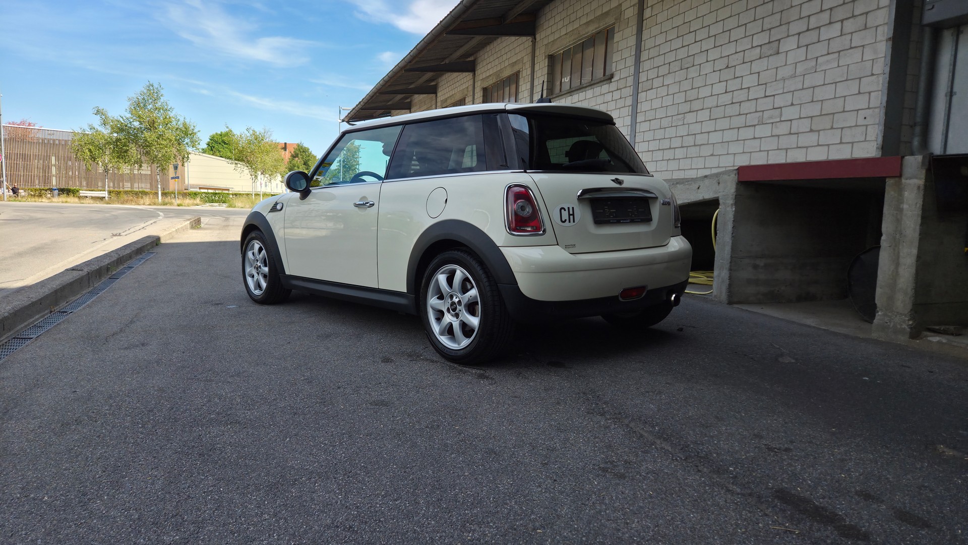 MINI 1.6i Cooper-image-2