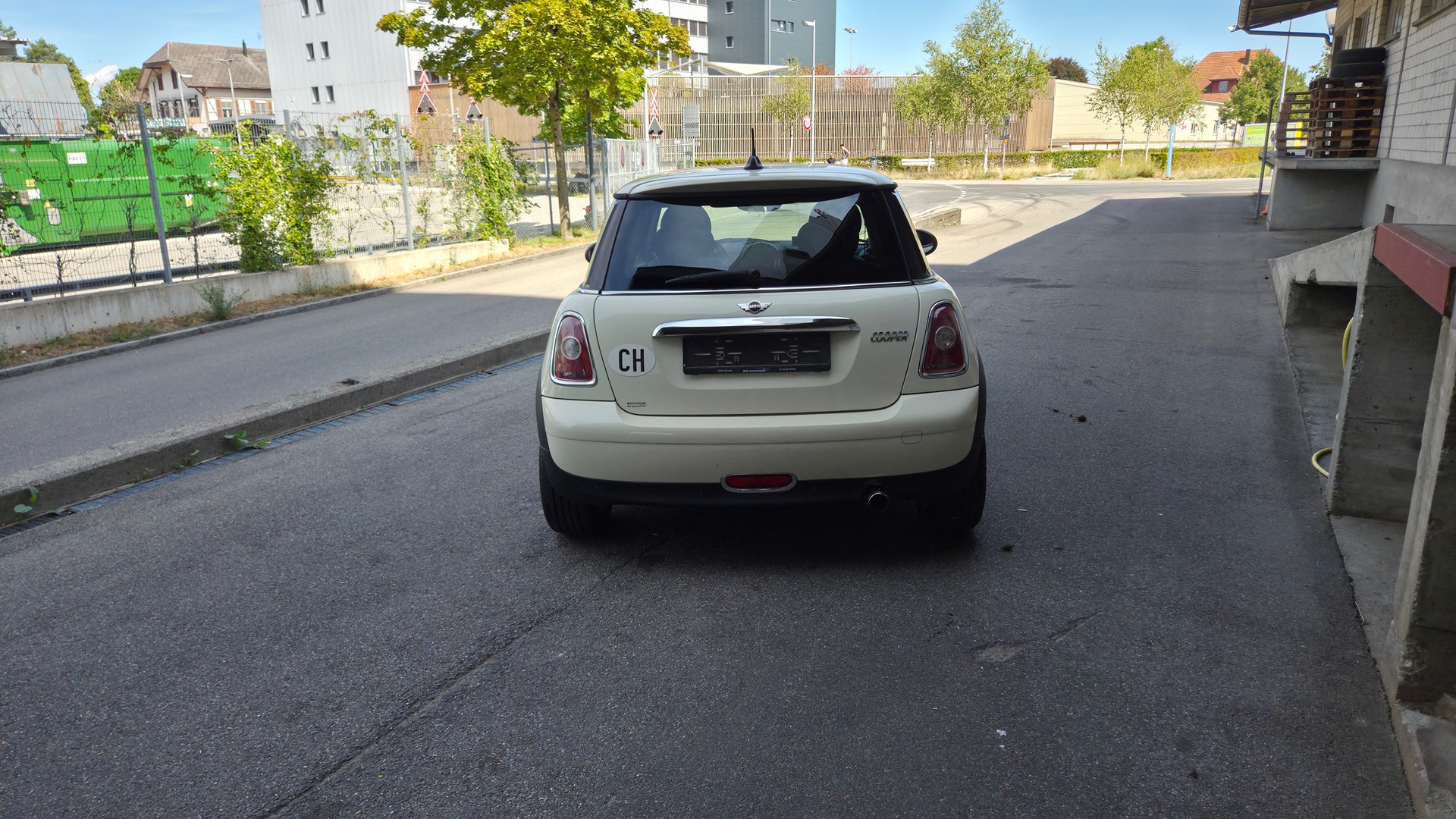MINI 1.6i Cooper-image-3