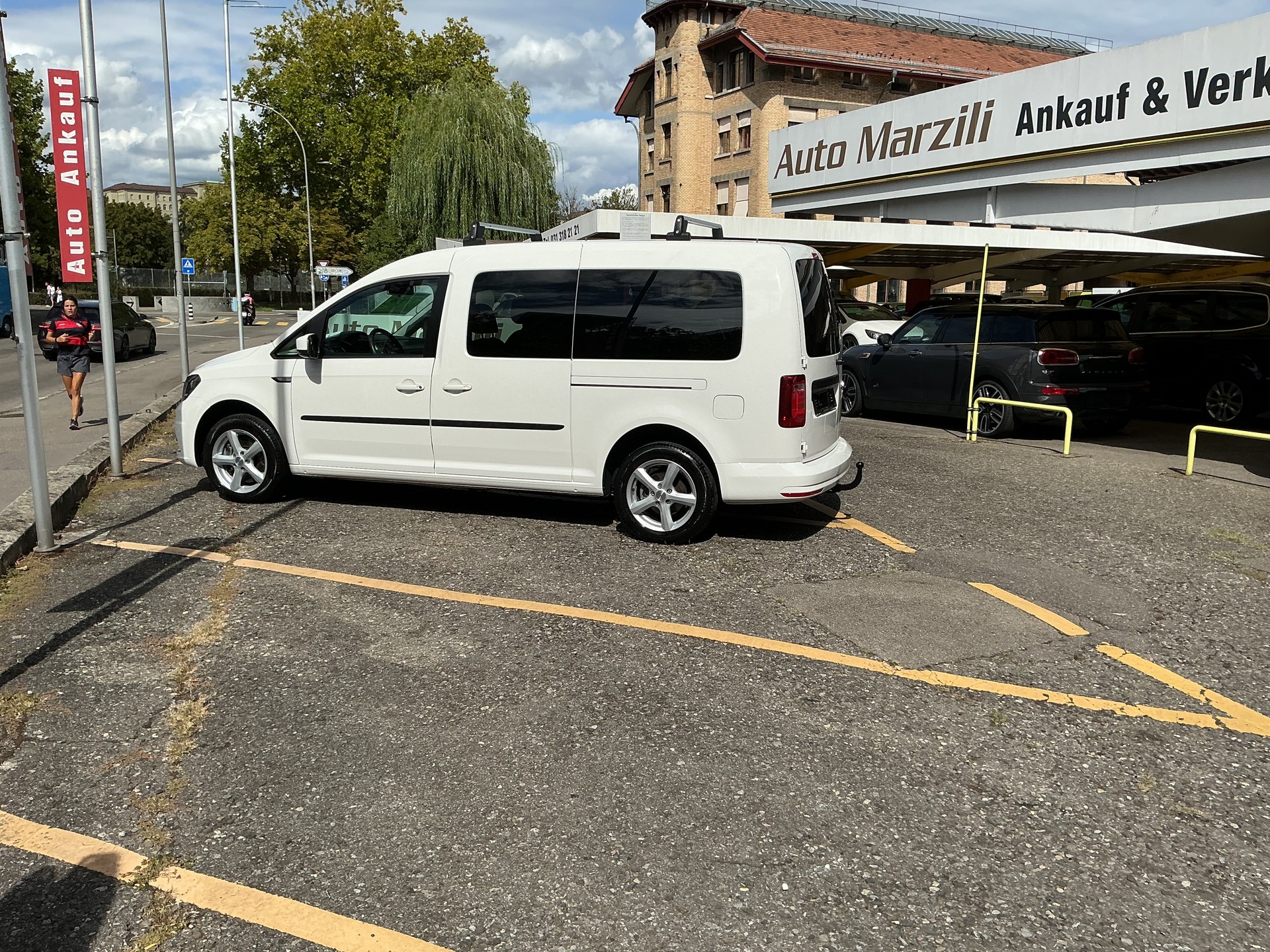 VW Caddy Maxi 1.4TSI BlueMotion Technology DSG-image-6