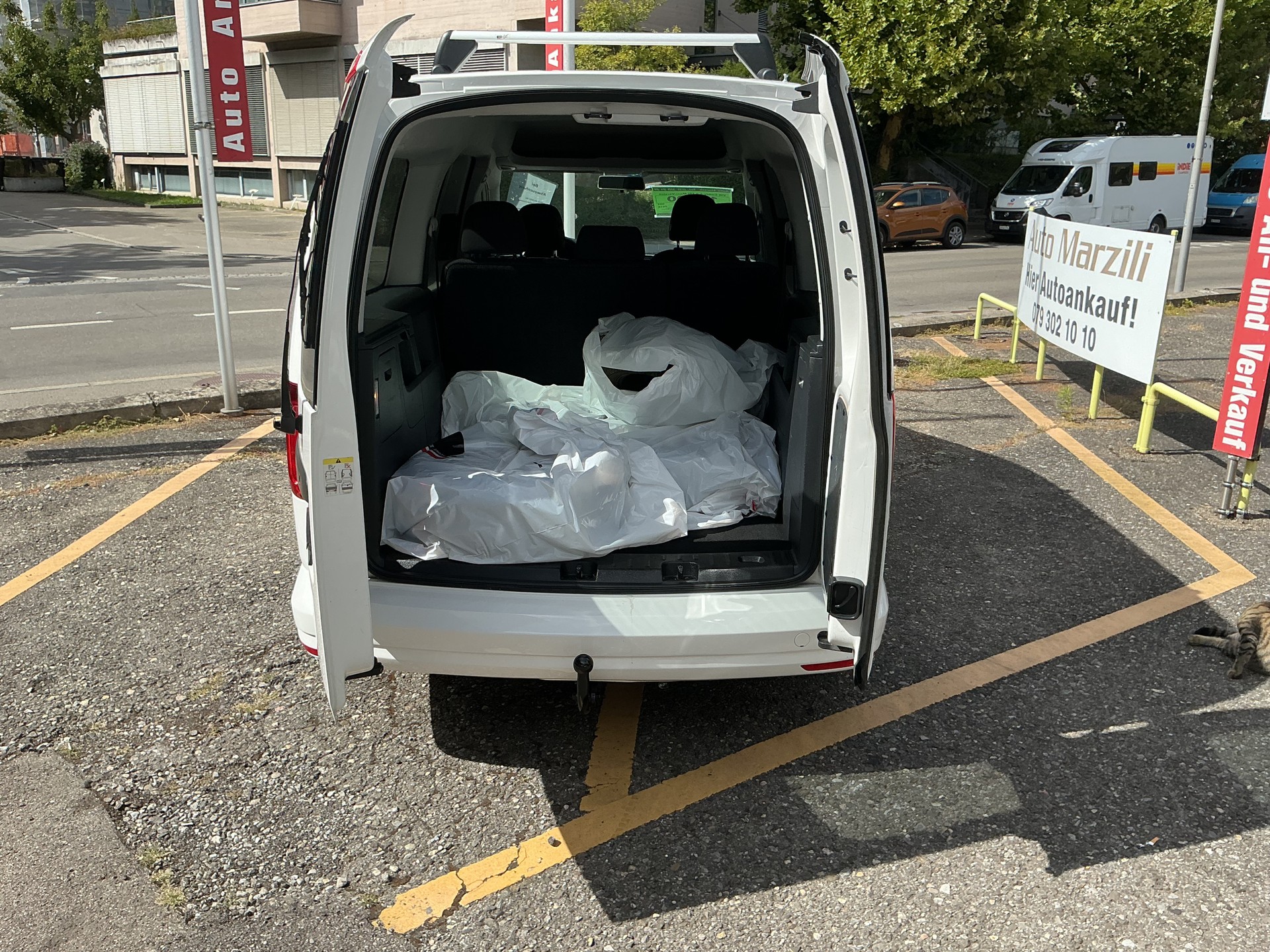 VW Caddy Maxi 1.4TSI BlueMotion Technology DSG-image-8