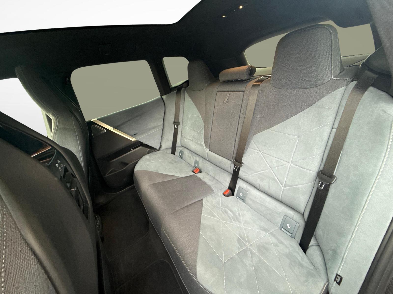 BMW iX xDrive50-image-12