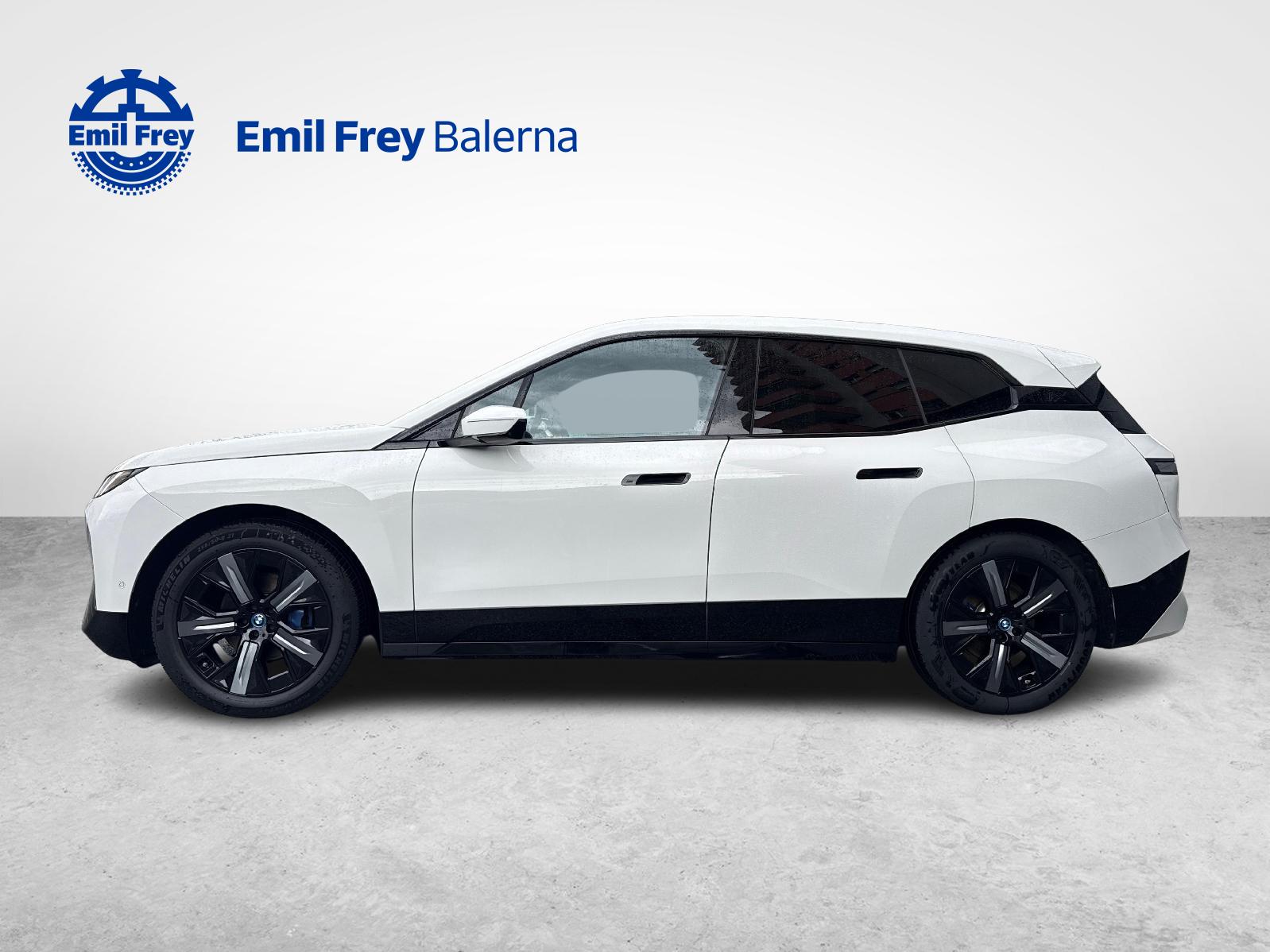 BMW iX xDrive50-showroom-element-3