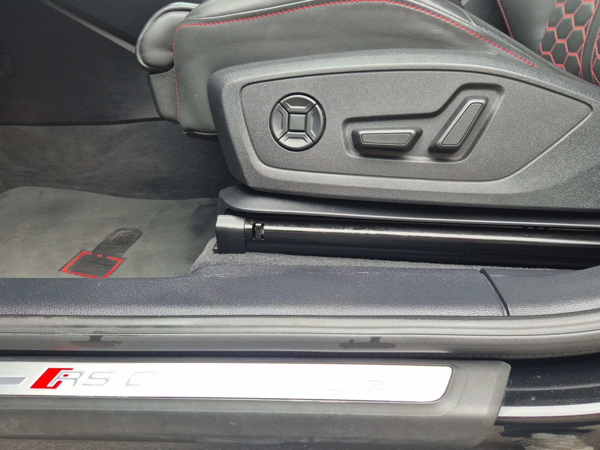 AUDI RS Q3 Sportback quattro S tronic-image-9