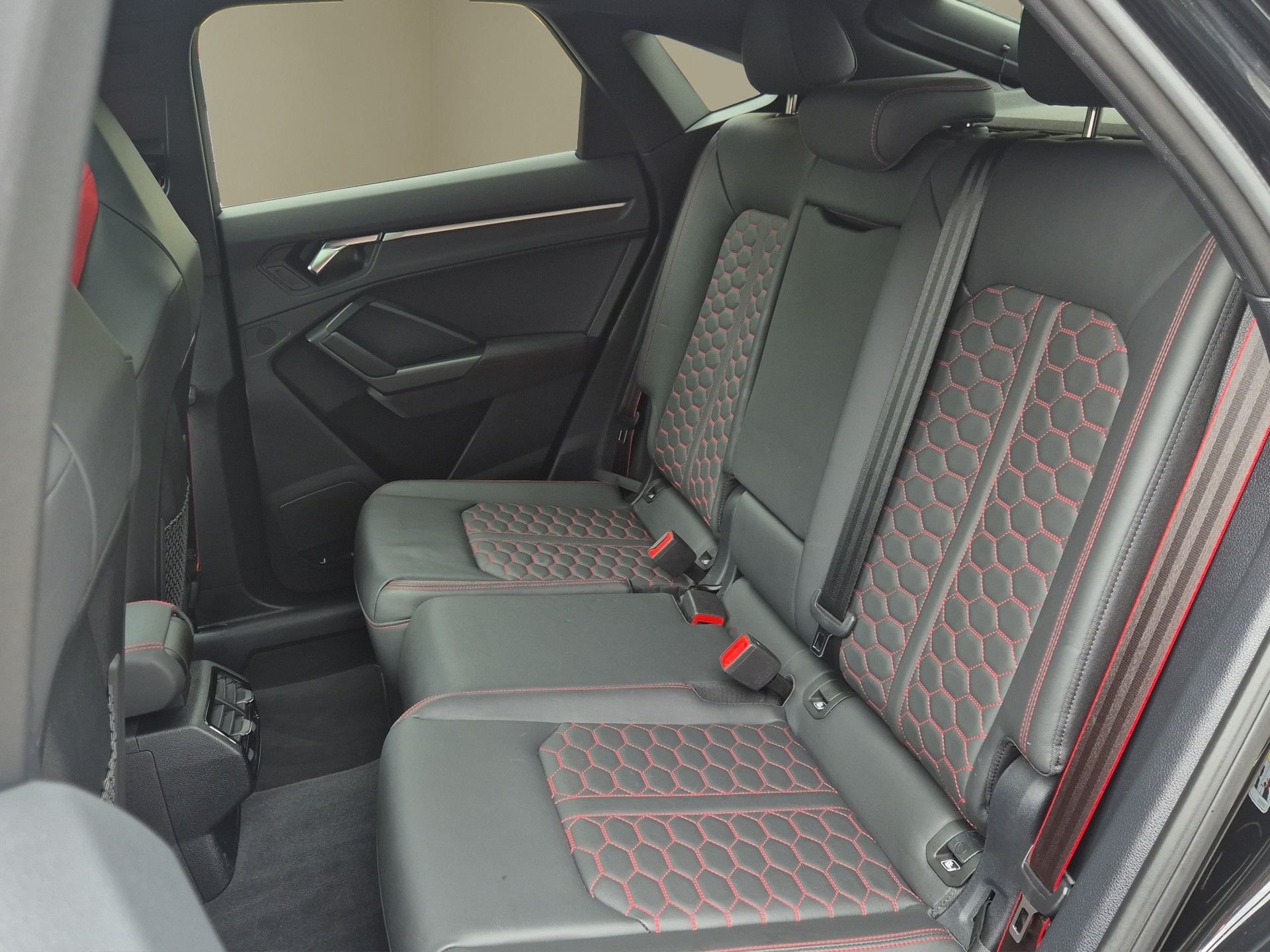 AUDI RS Q3 Sportback quattro S tronic-image-15