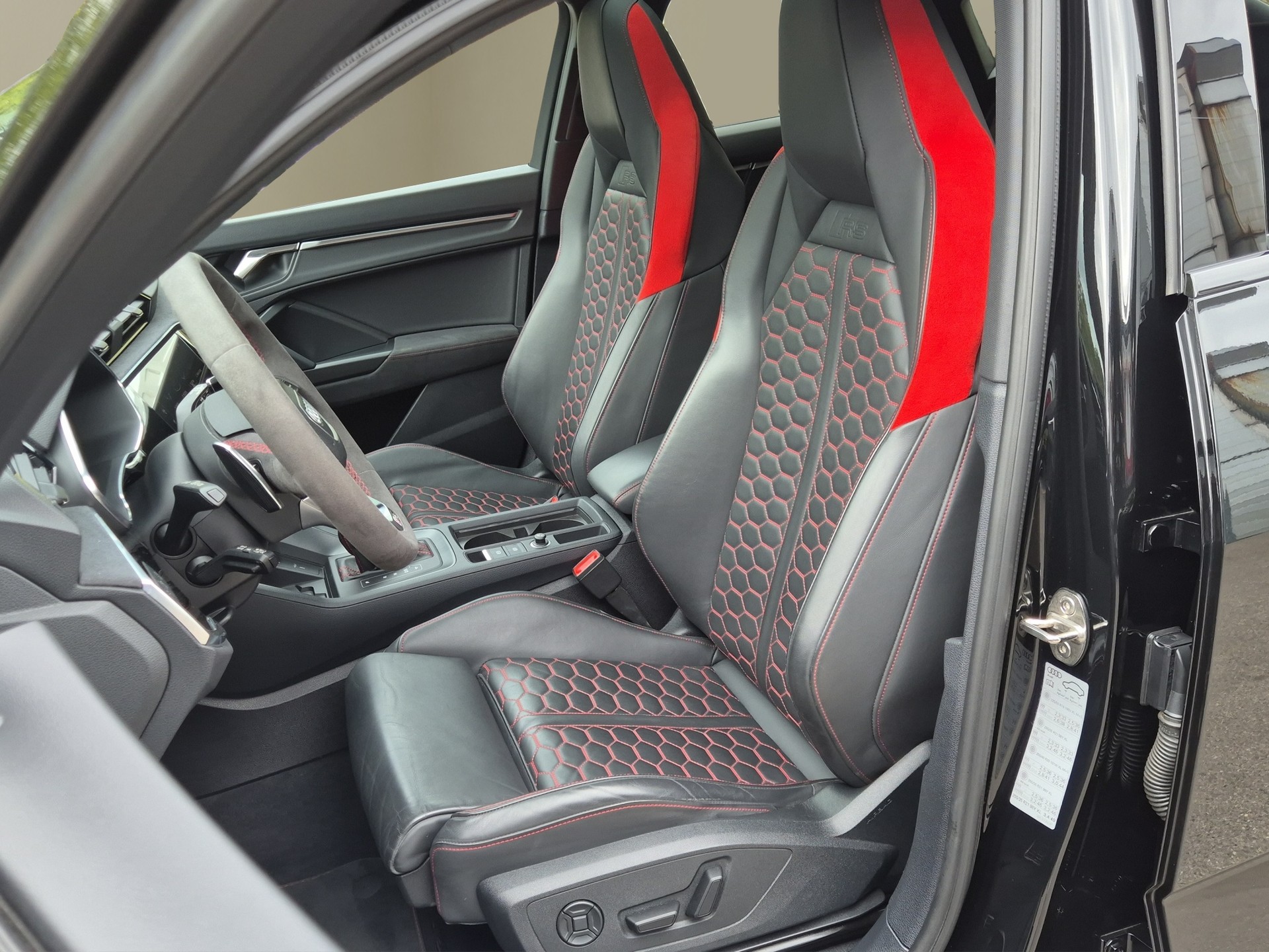 AUDI RS Q3 Sportback quattro S tronic-image-8
