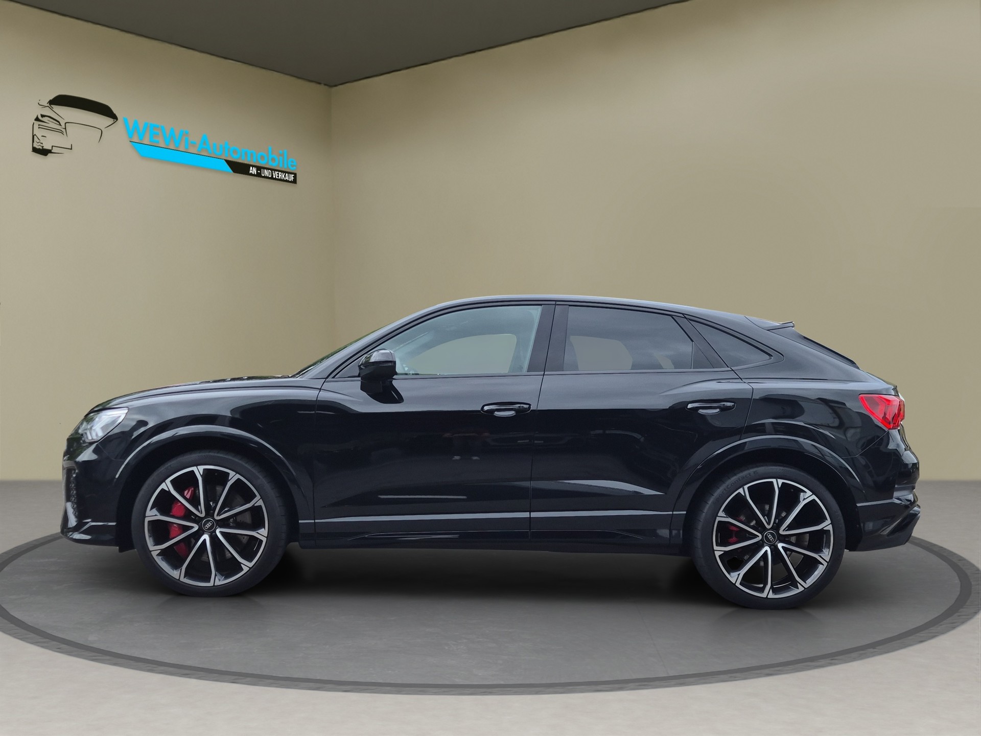 AUDI RS Q3 Sportback quattro S tronic-showroom-element-1