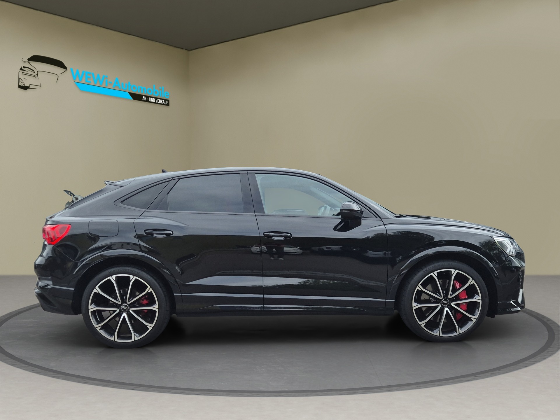 AUDI RS Q3 Sportback quattro S tronic-image-5