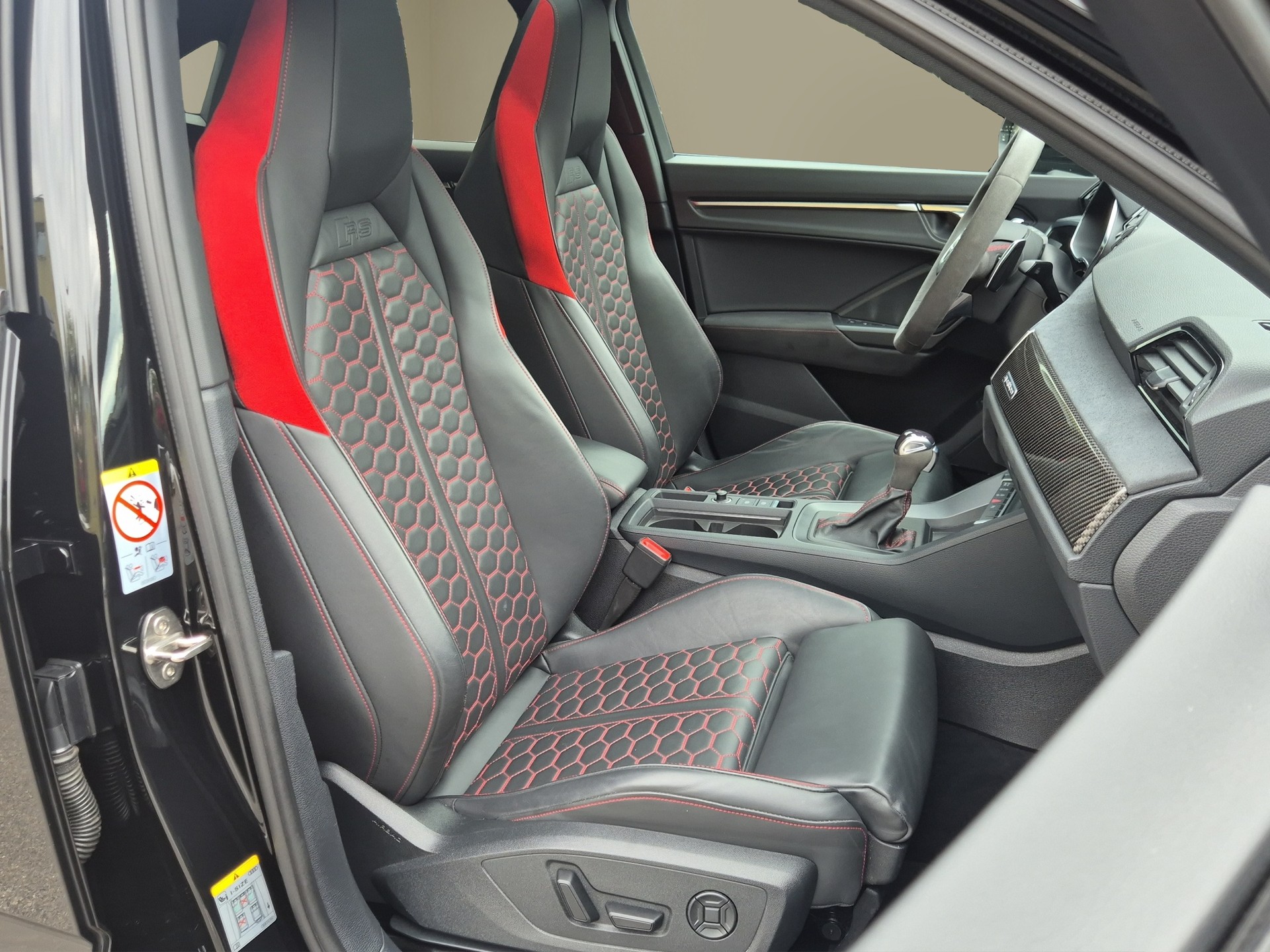 AUDI RS Q3 Sportback quattro S tronic-image-17