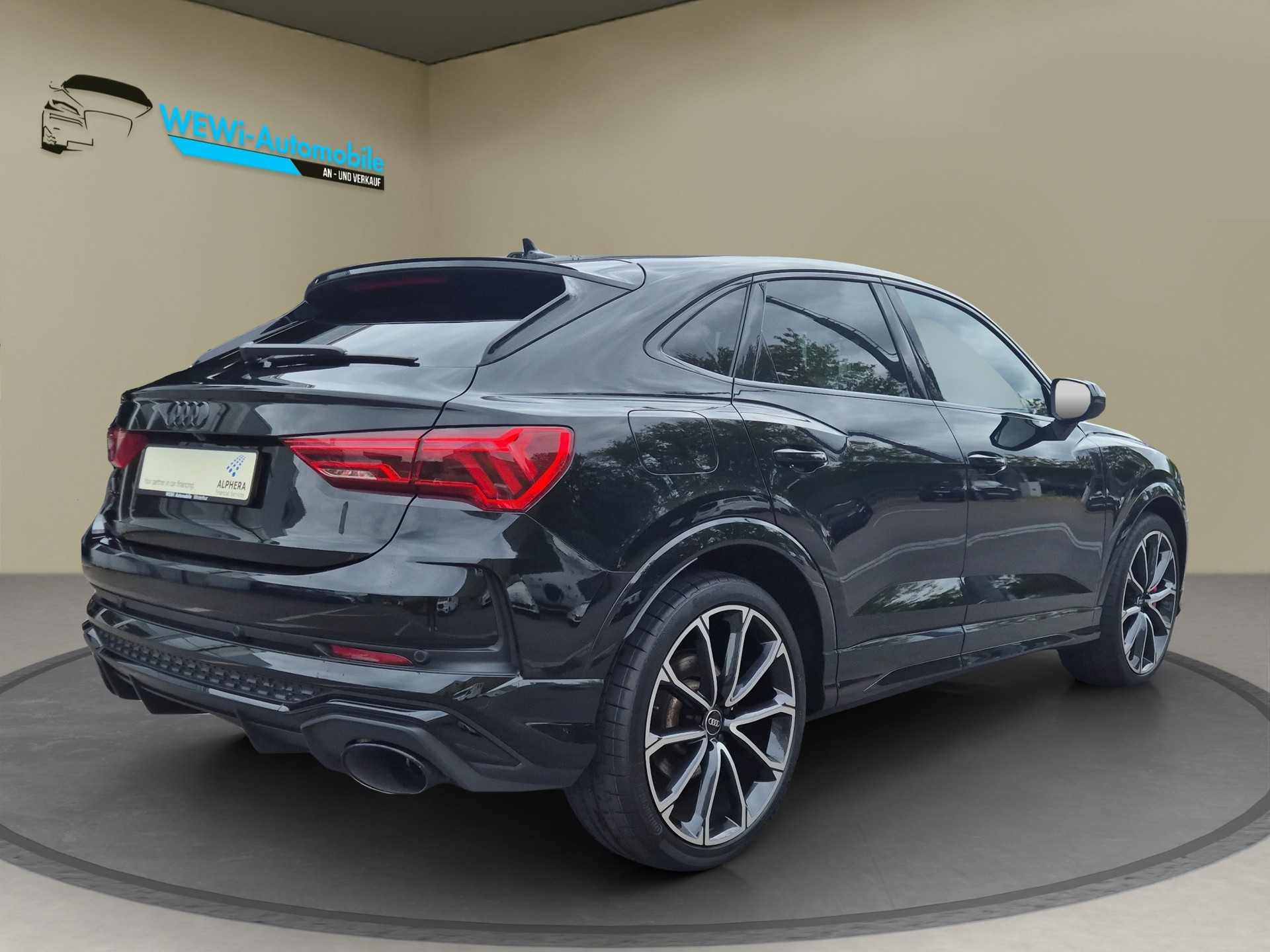 AUDI RS Q3 Sportback quattro S tronic-image-4