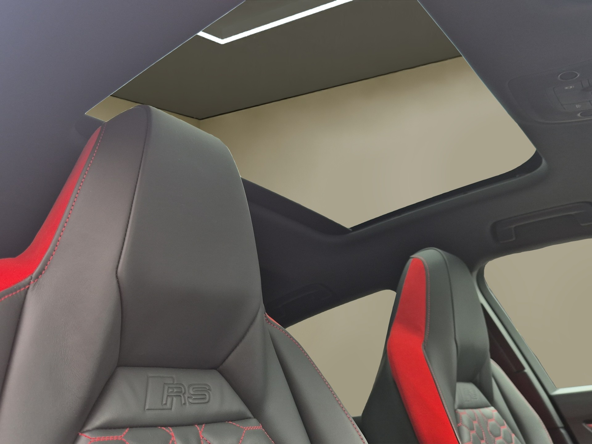 AUDI RS Q3 Sportback quattro S tronic-image-22