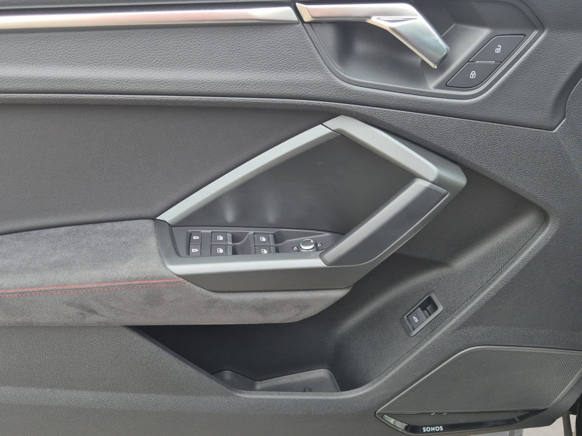 AUDI RS Q3 Sportback quattro S tronic-image-13