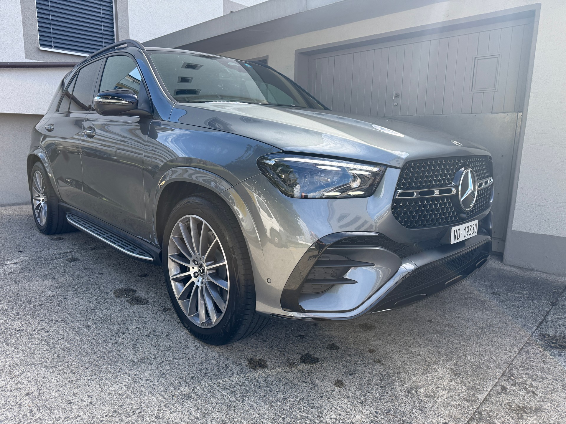 MERCEDES-BENZ GLE 300 d AMG Line 4matic-image-2