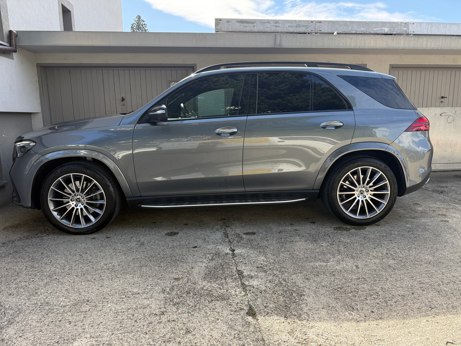 MERCEDES-BENZ GLE 300 d AMG Line 4matic-image-1