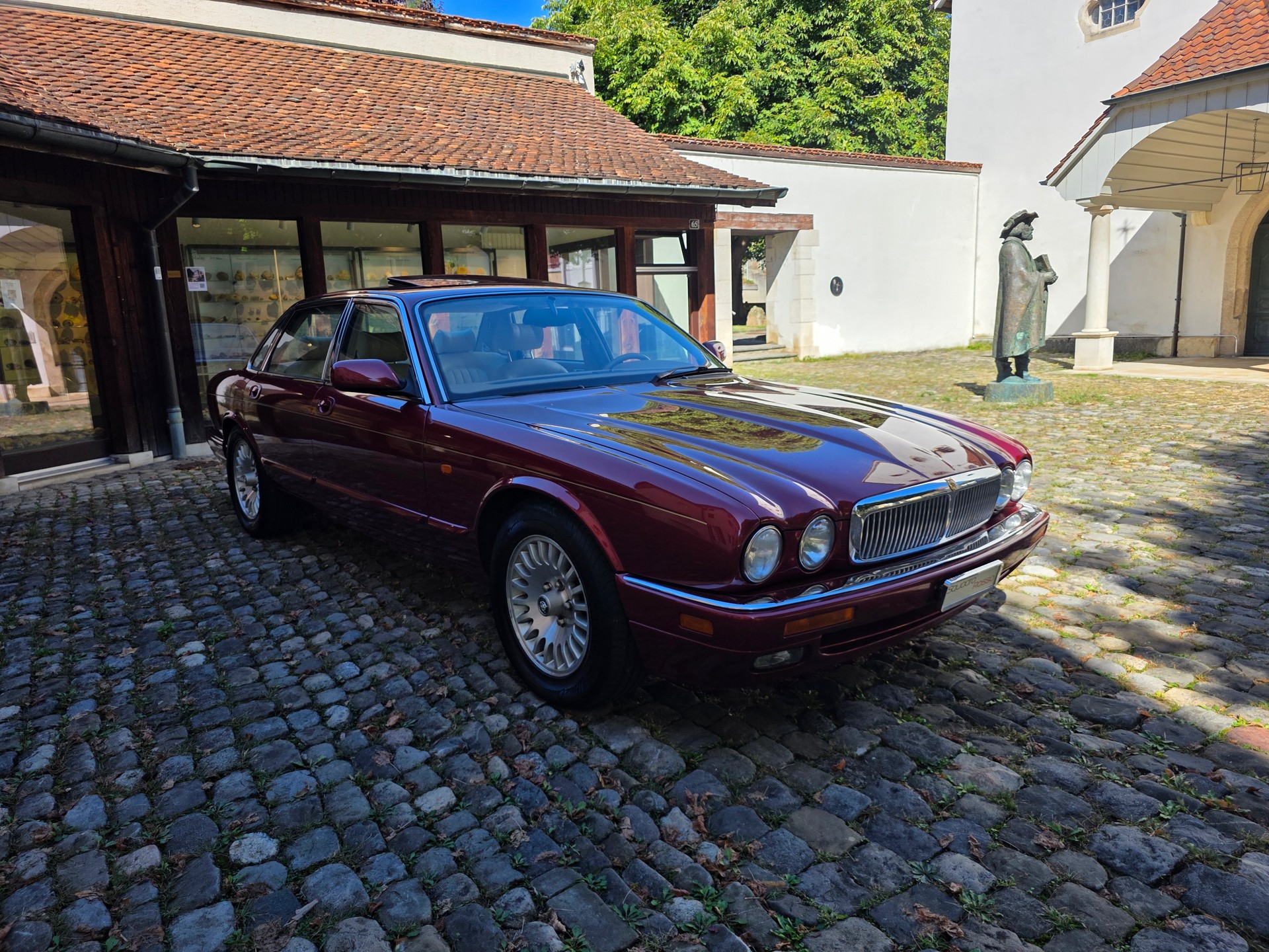 JAGUAR XJ12 6.0 mit Veteranen-MFK-image-1