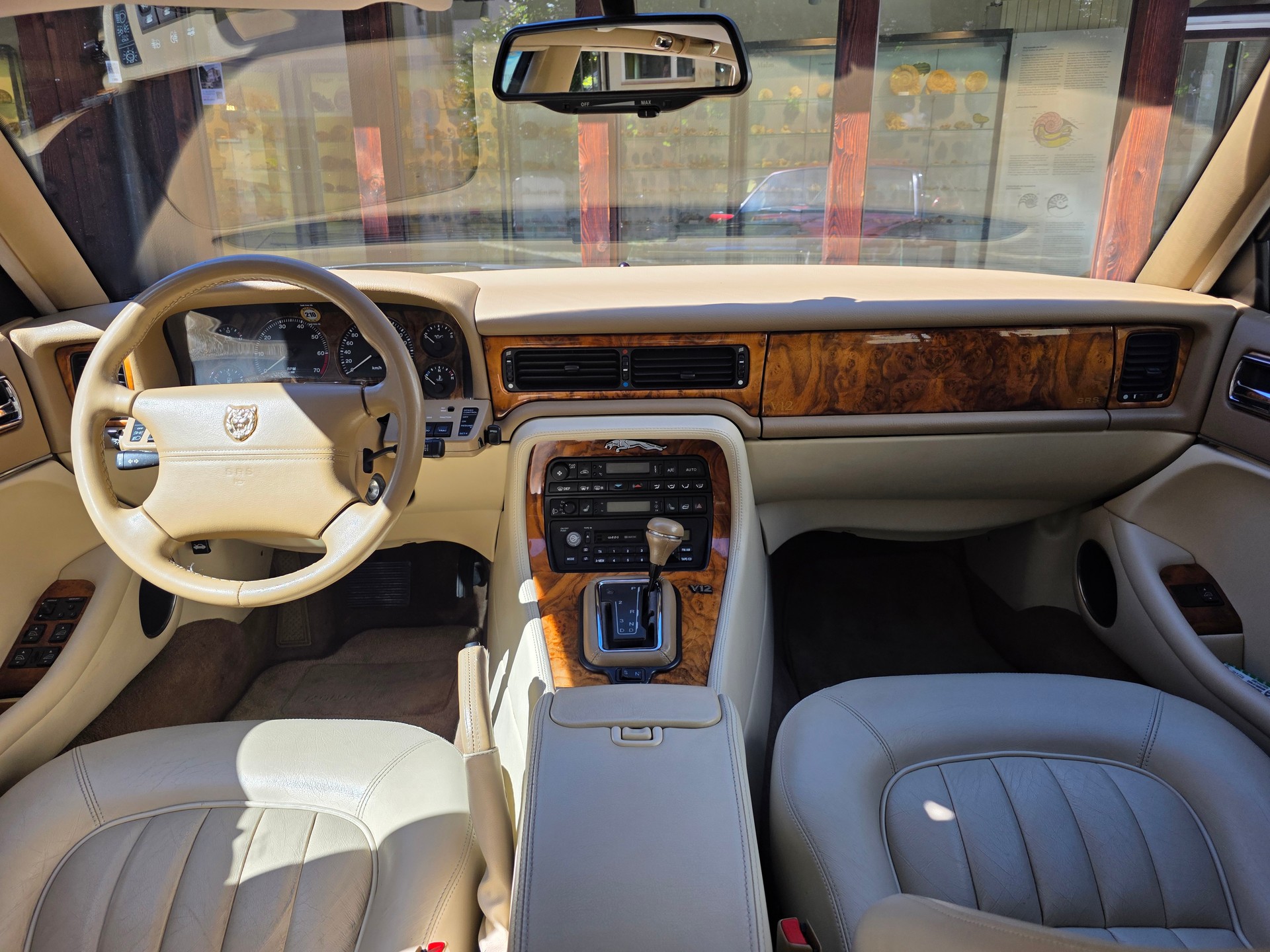 JAGUAR XJ12 6.0 mit Veteranen-MFK-image-11