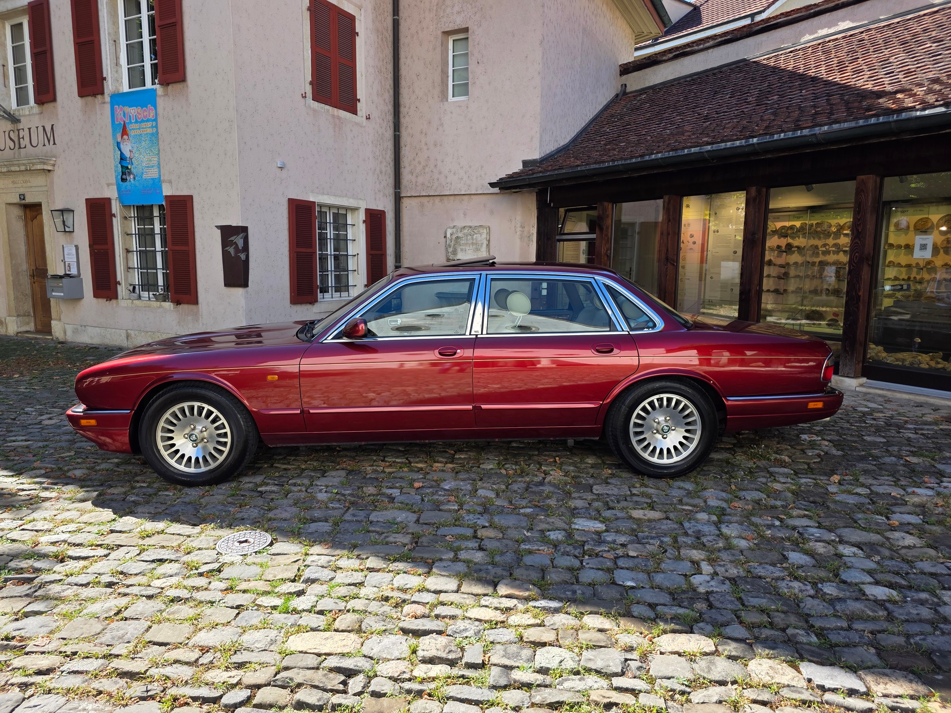 JAGUAR XJ12 6.0 mit Veteranen-MFK-image-4