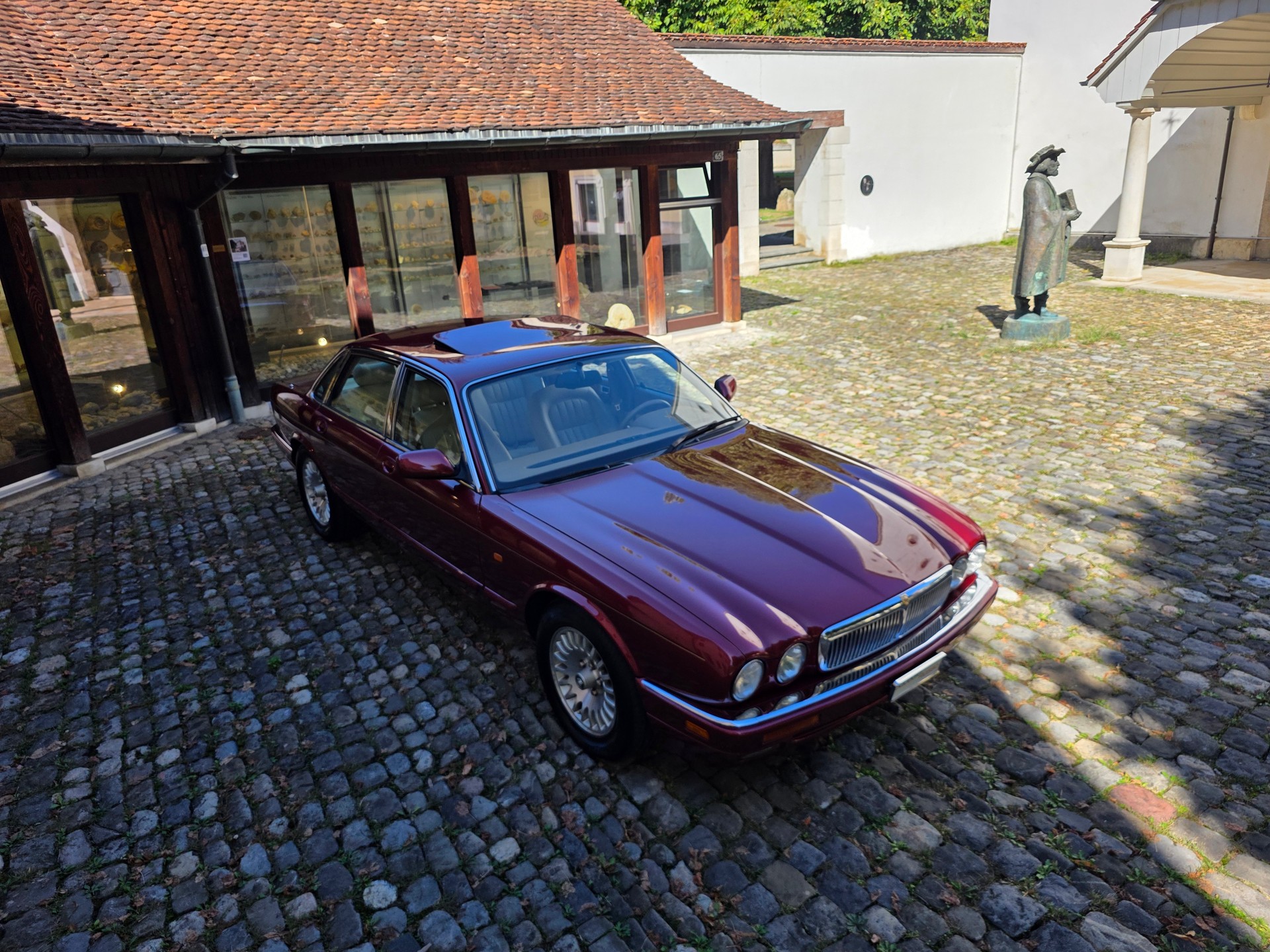JAGUAR XJ12 6.0 mit Veteranen-MFK-image-0