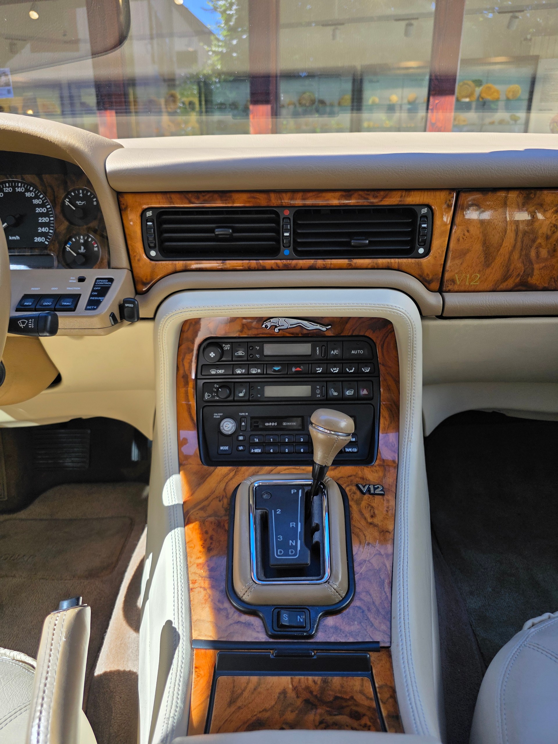 JAGUAR XJ12 6.0 mit Veteranen-MFK-image-12