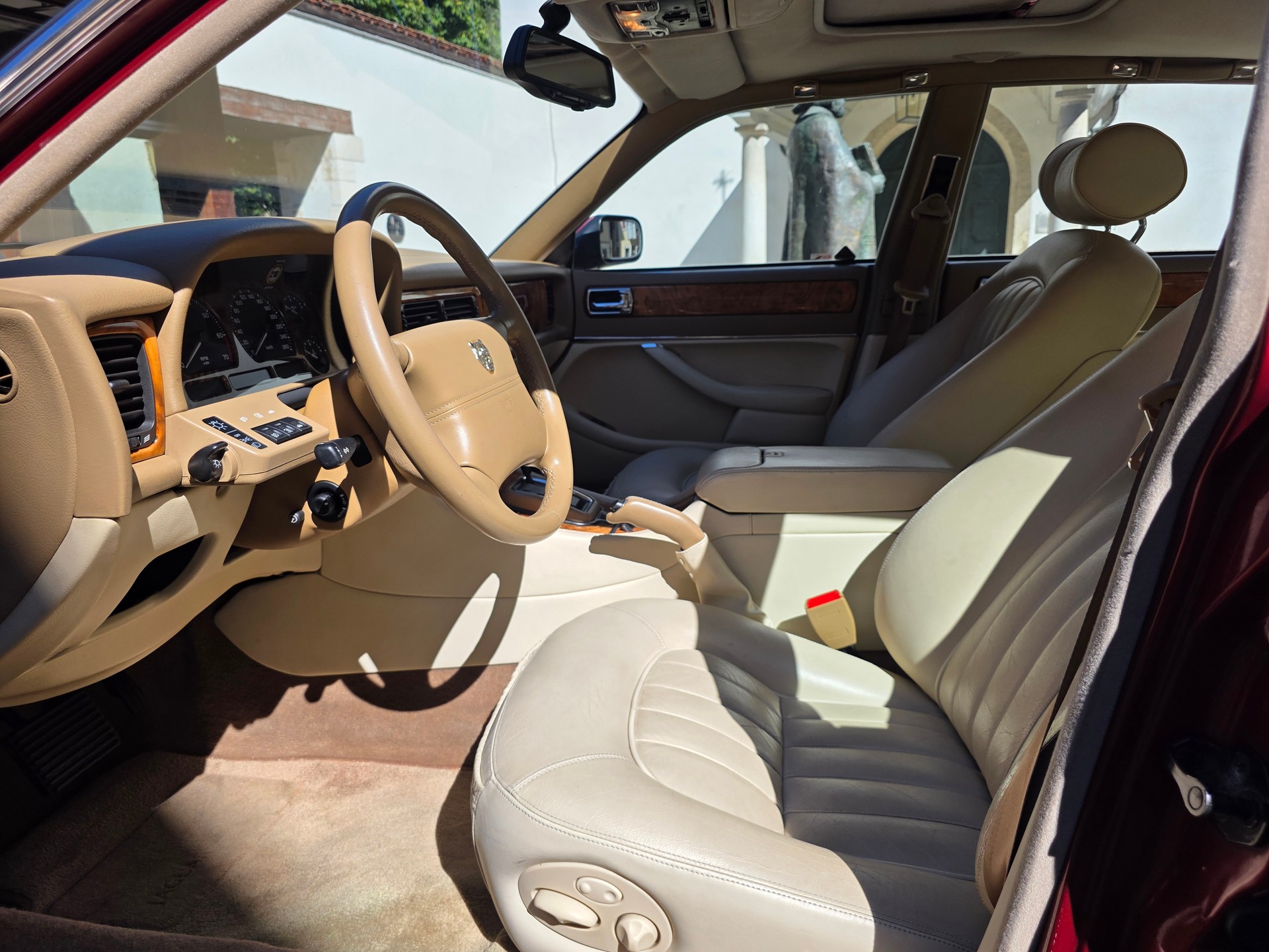 JAGUAR XJ12 6.0 mit Veteranen-MFK-image-14
