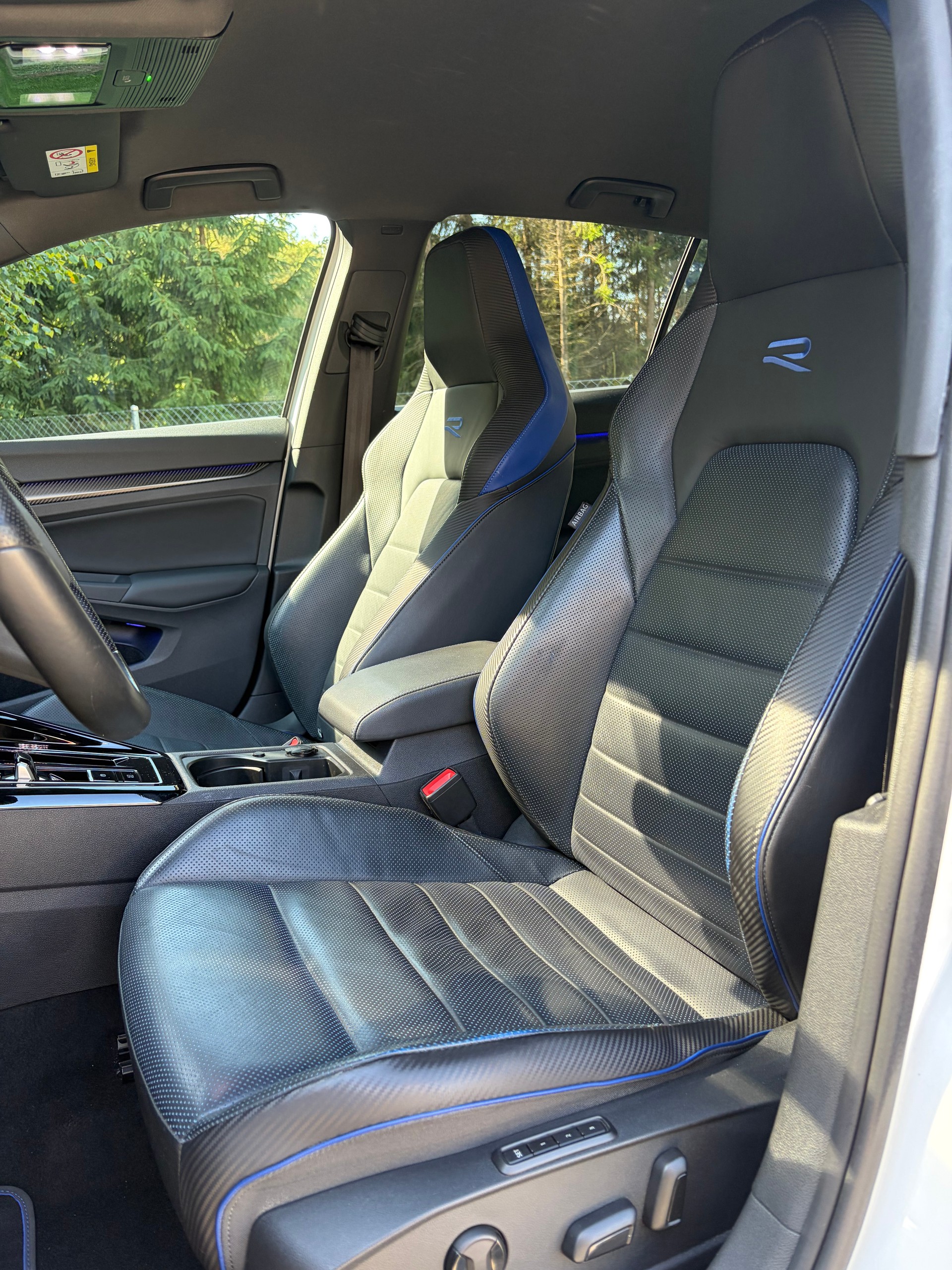 VW 2.0 TSI R 20 Years DSG 4motion-image-4