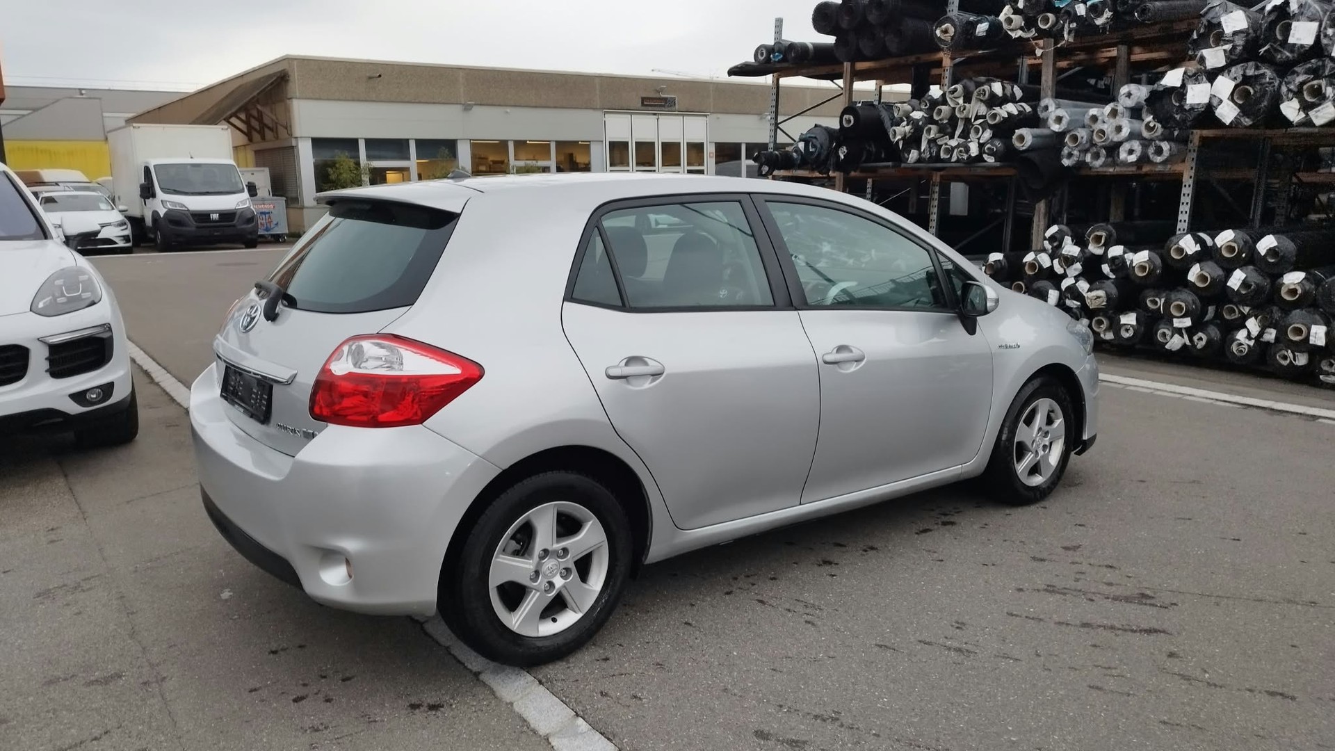 TOYOTA Auris 1.8 16V HSD Linea Luna-image-4