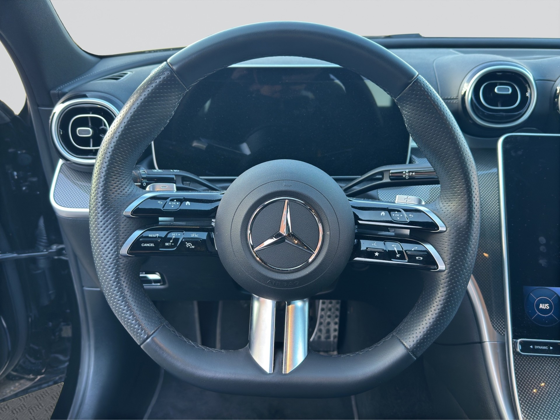 MERCEDES-BENZ C 220 d AMG Line-image-9