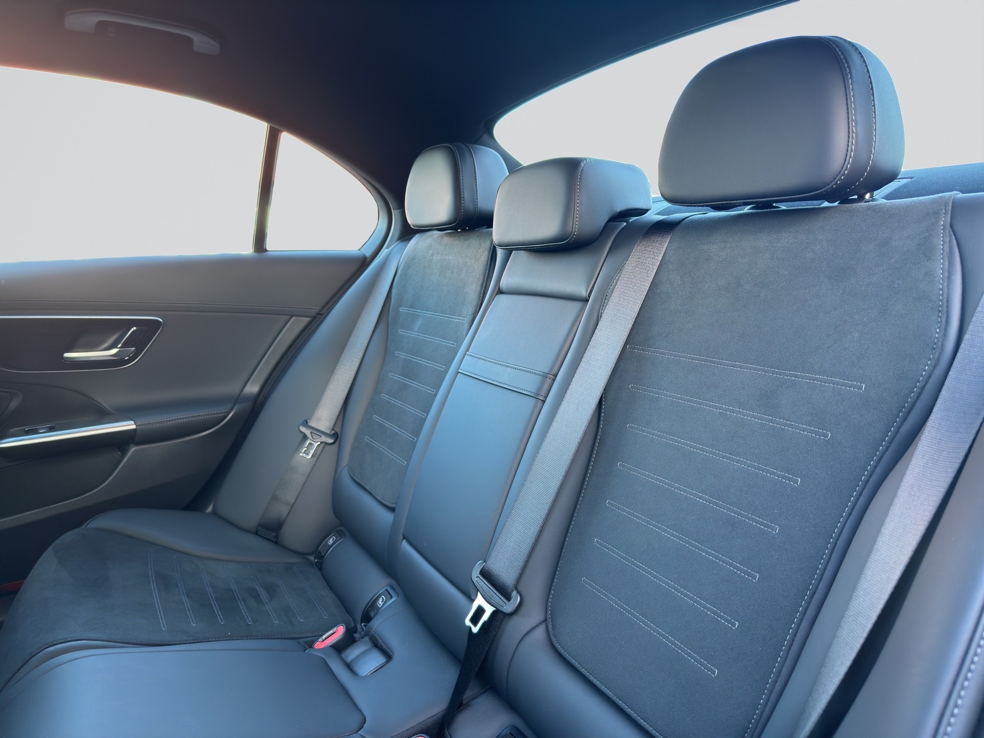 MERCEDES-BENZ C 220 d AMG Line-image-7