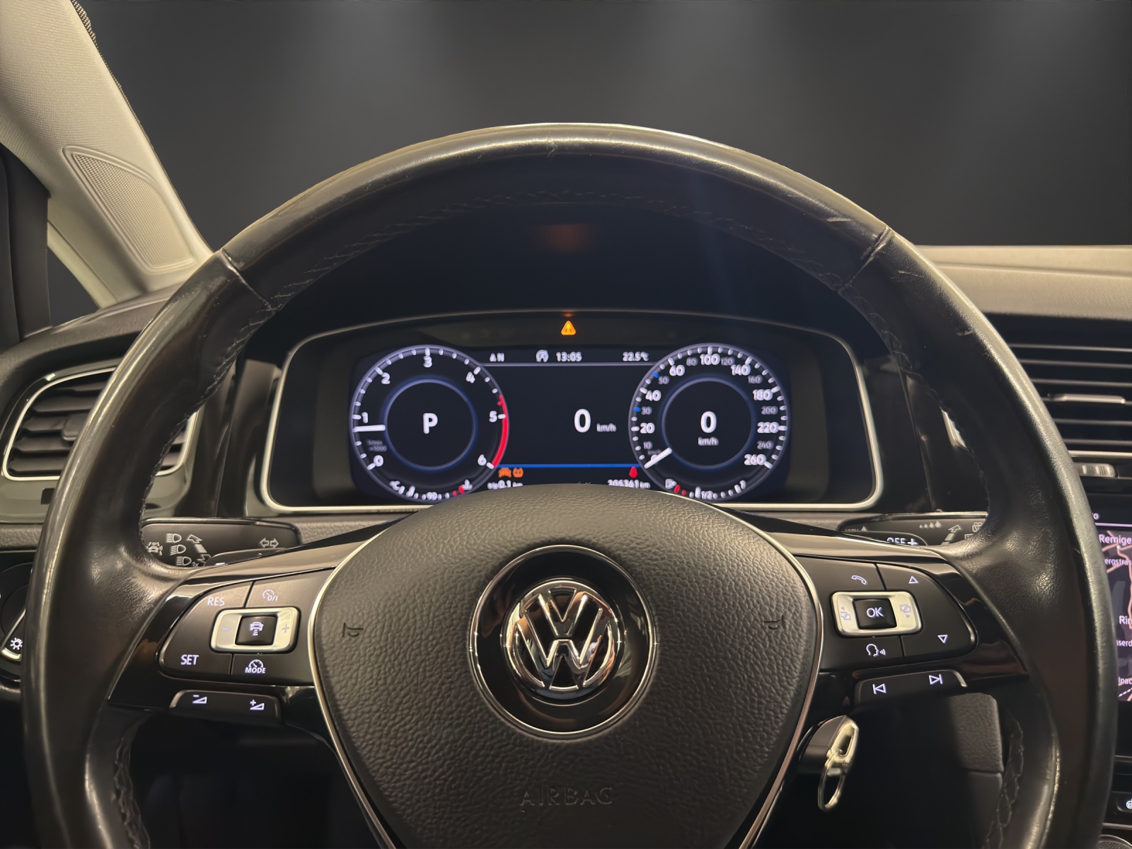 VW Golf Variant 2.0 TDI Highline DSG-image-13