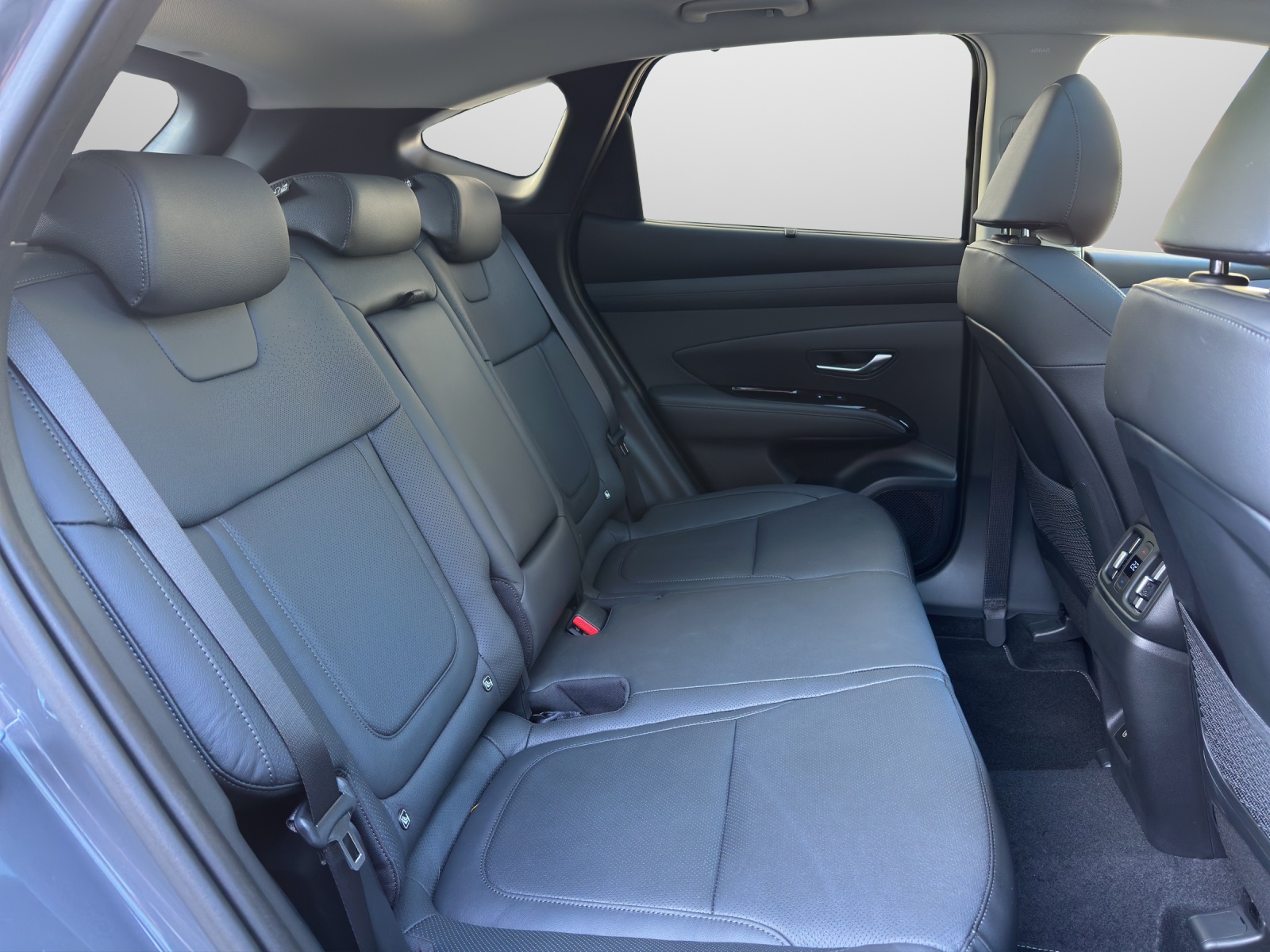 HYUNDAI Tucson 1.6 T-GDi HEV Vertex Sunroof Swiss Edition 4WD MY27-image-12