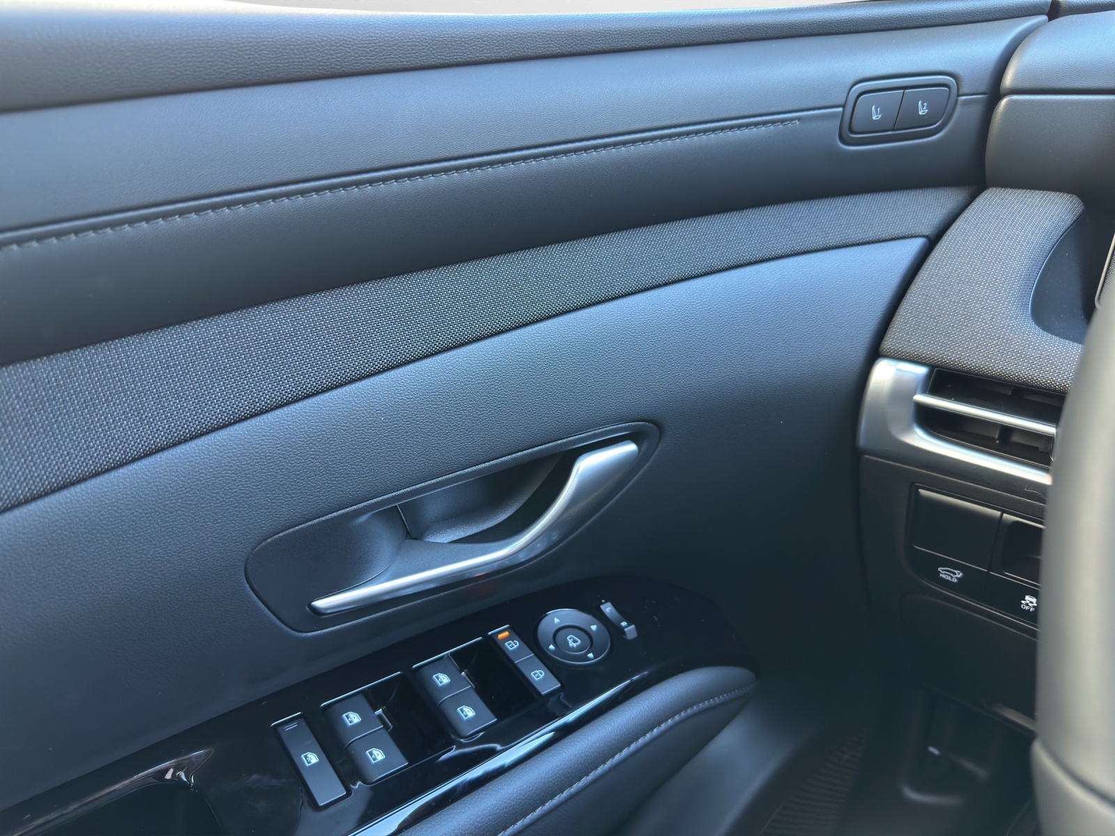 HYUNDAI Tucson 1.6 T-GDi HEV Vertex Sunroof Swiss Edition 4WD MY27-image-13