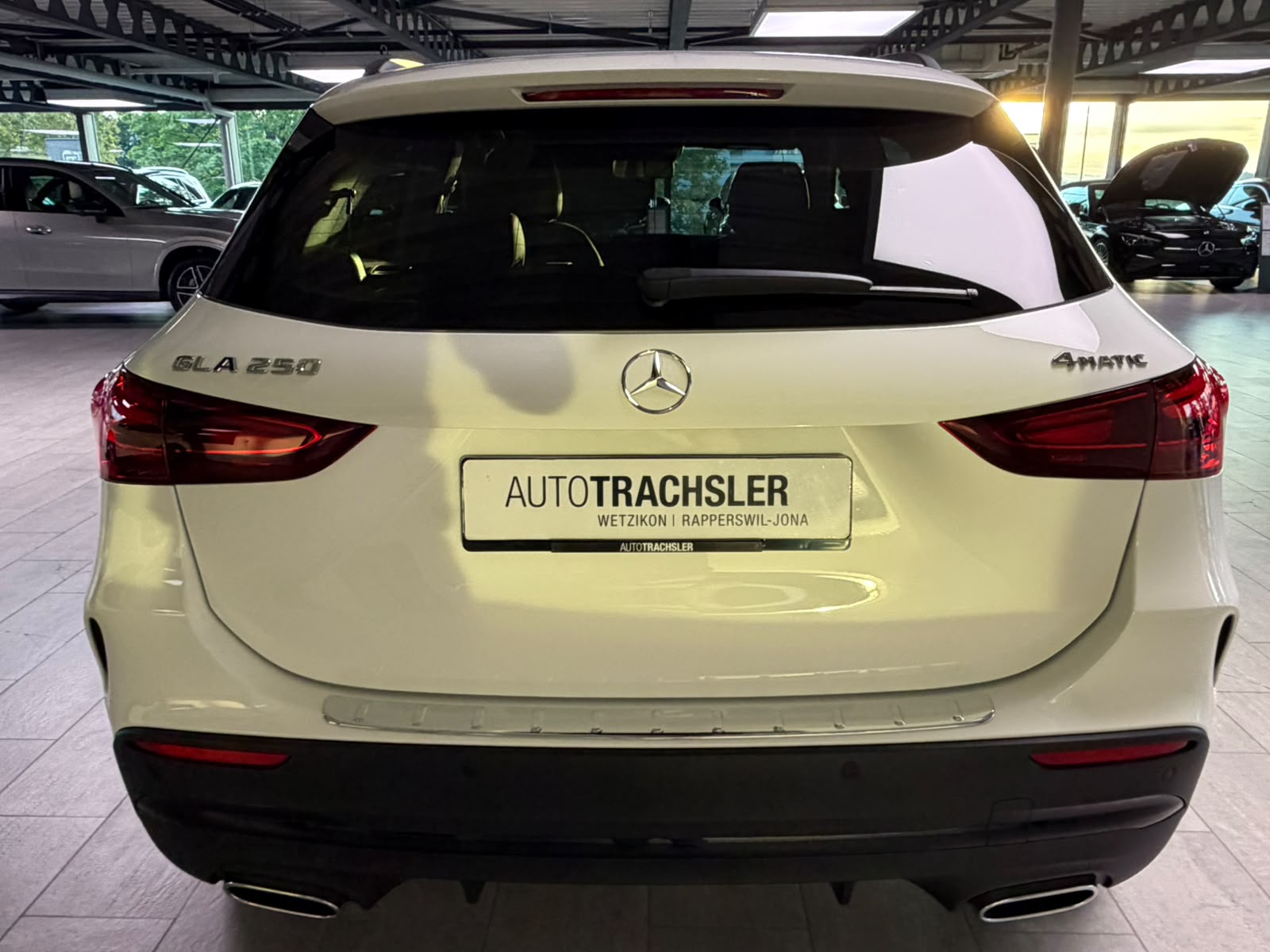 MERCEDES-BENZ GLA 250 4Matic 8G-DCT Swiss Star-image-4