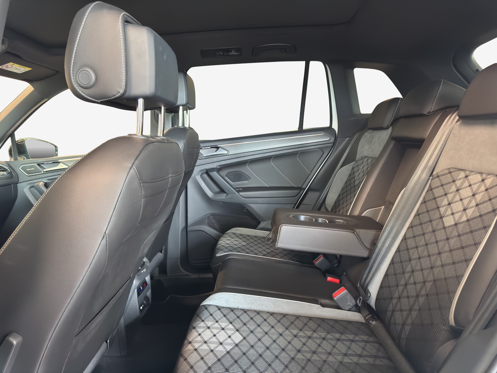 VW Tiguan 2.0TSI R-Line 4Motion DSG-image-11