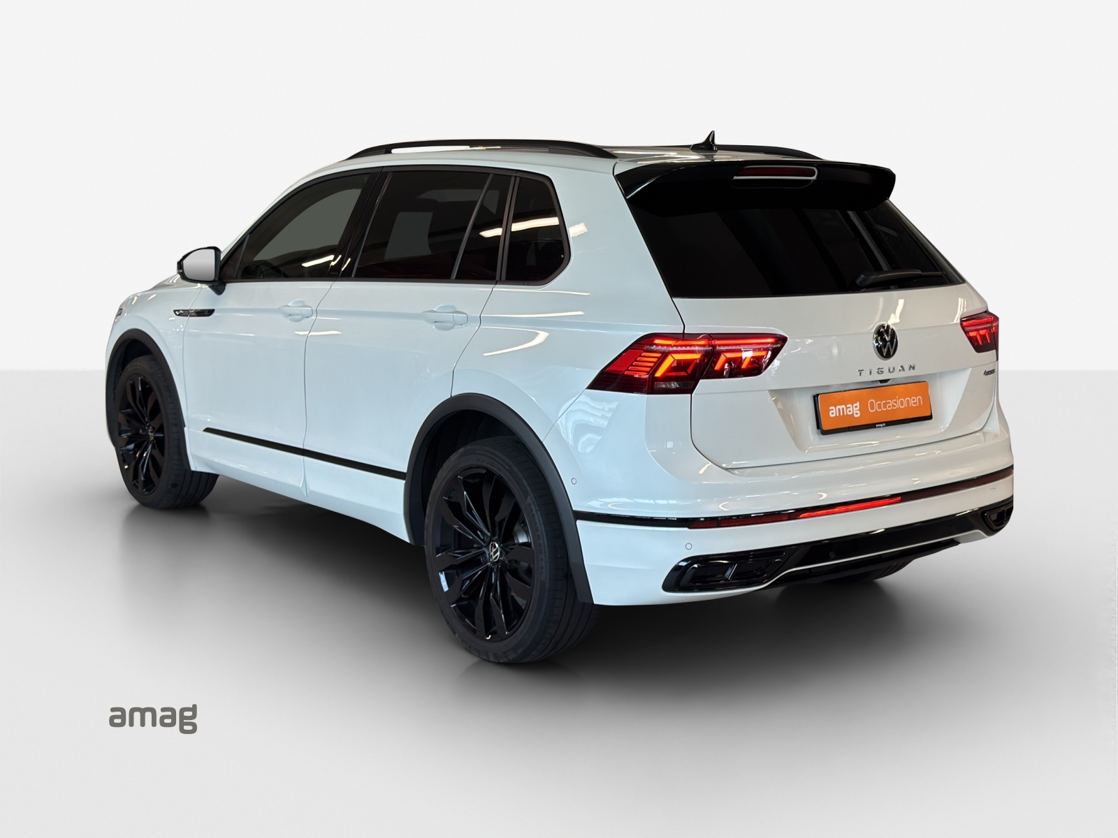 VW Tiguan 2.0TSI R-Line 4Motion DSG-image-2