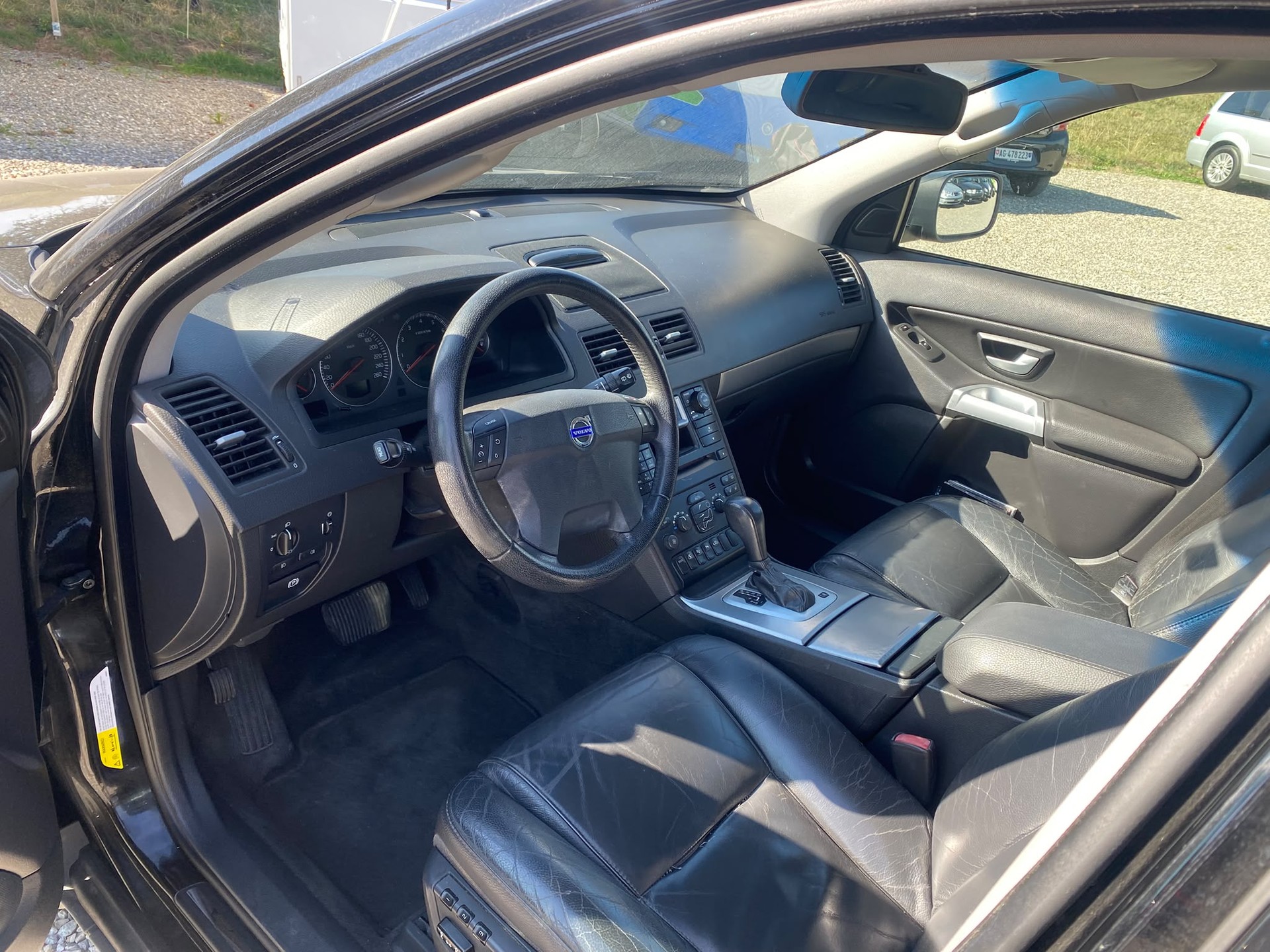 VOLVO XC90 2.5T AWD-image-4