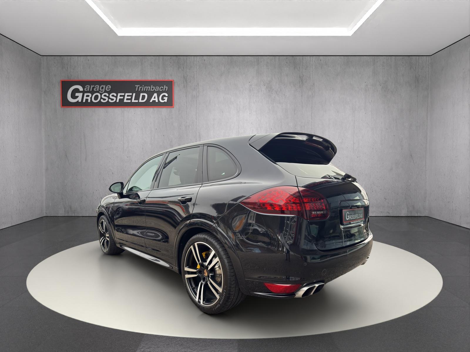 PORSCHE Cayenne 4.8 V8 Turbo S TipT-image-3