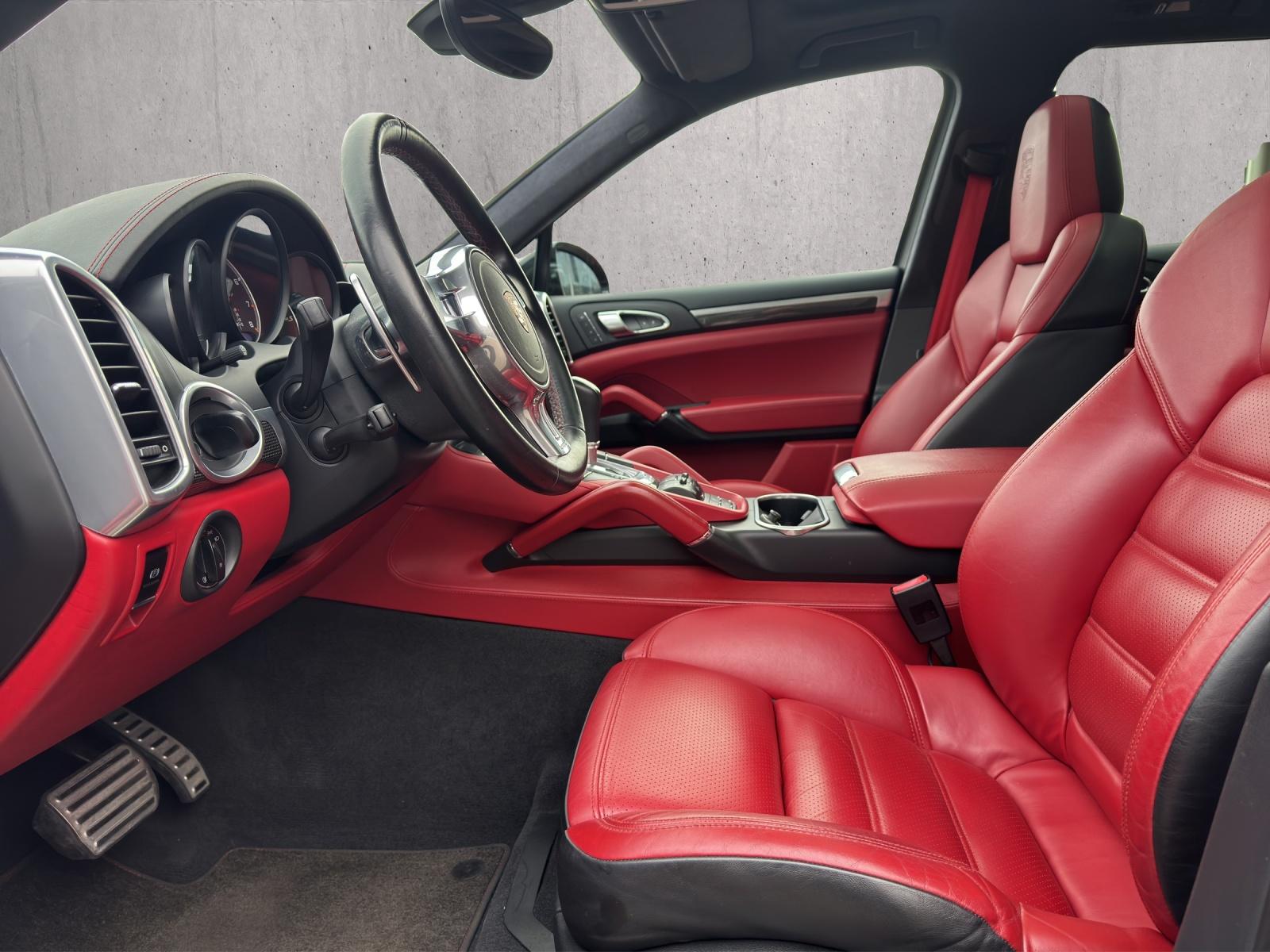 PORSCHE Cayenne 4.8 V8 Turbo S TipT-image-8