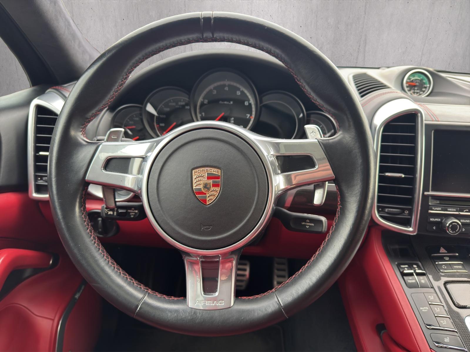PORSCHE Cayenne 4.8 V8 Turbo S TipT-image-15