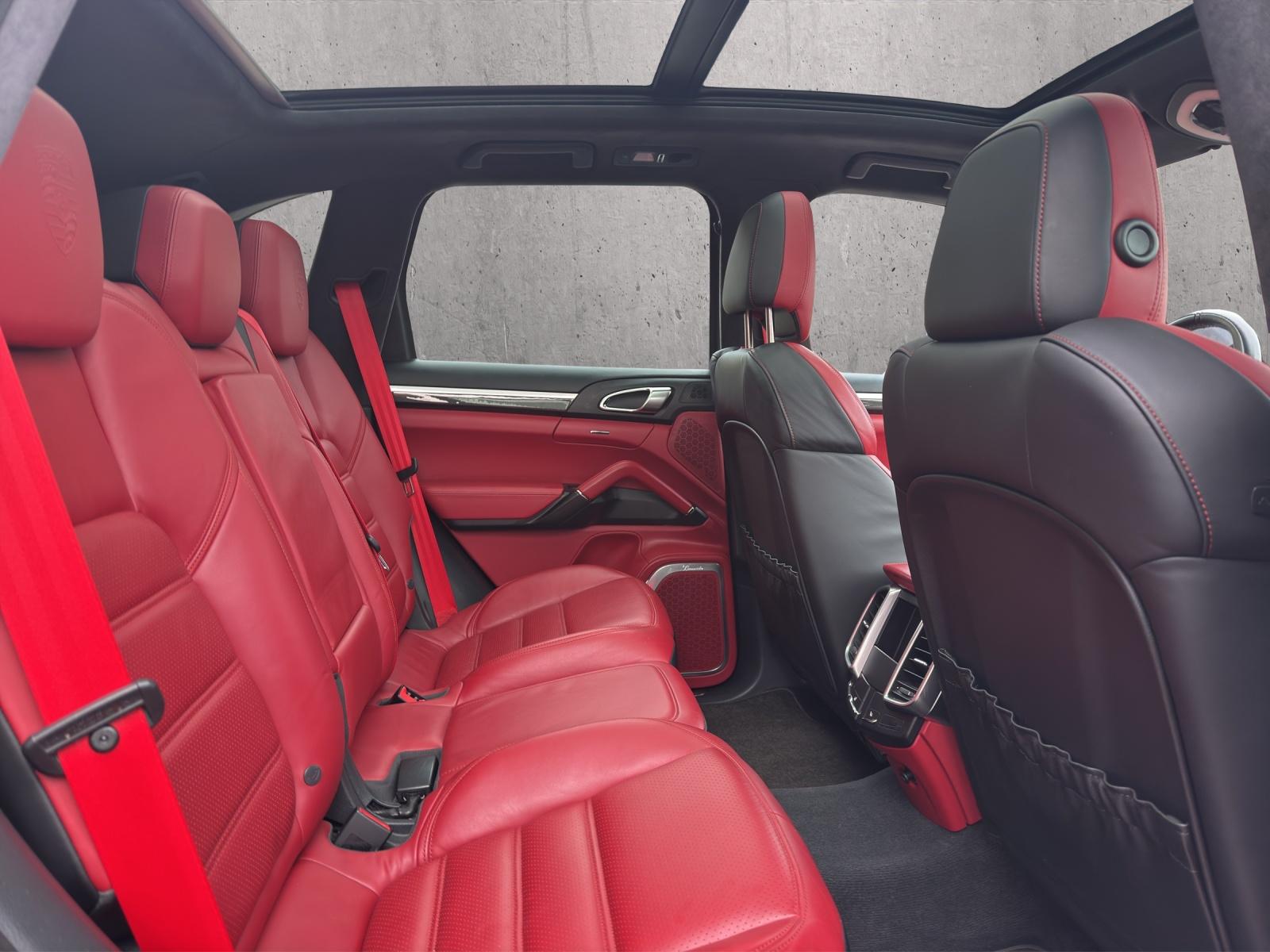 PORSCHE Cayenne 4.8 V8 Turbo S TipT-image-13