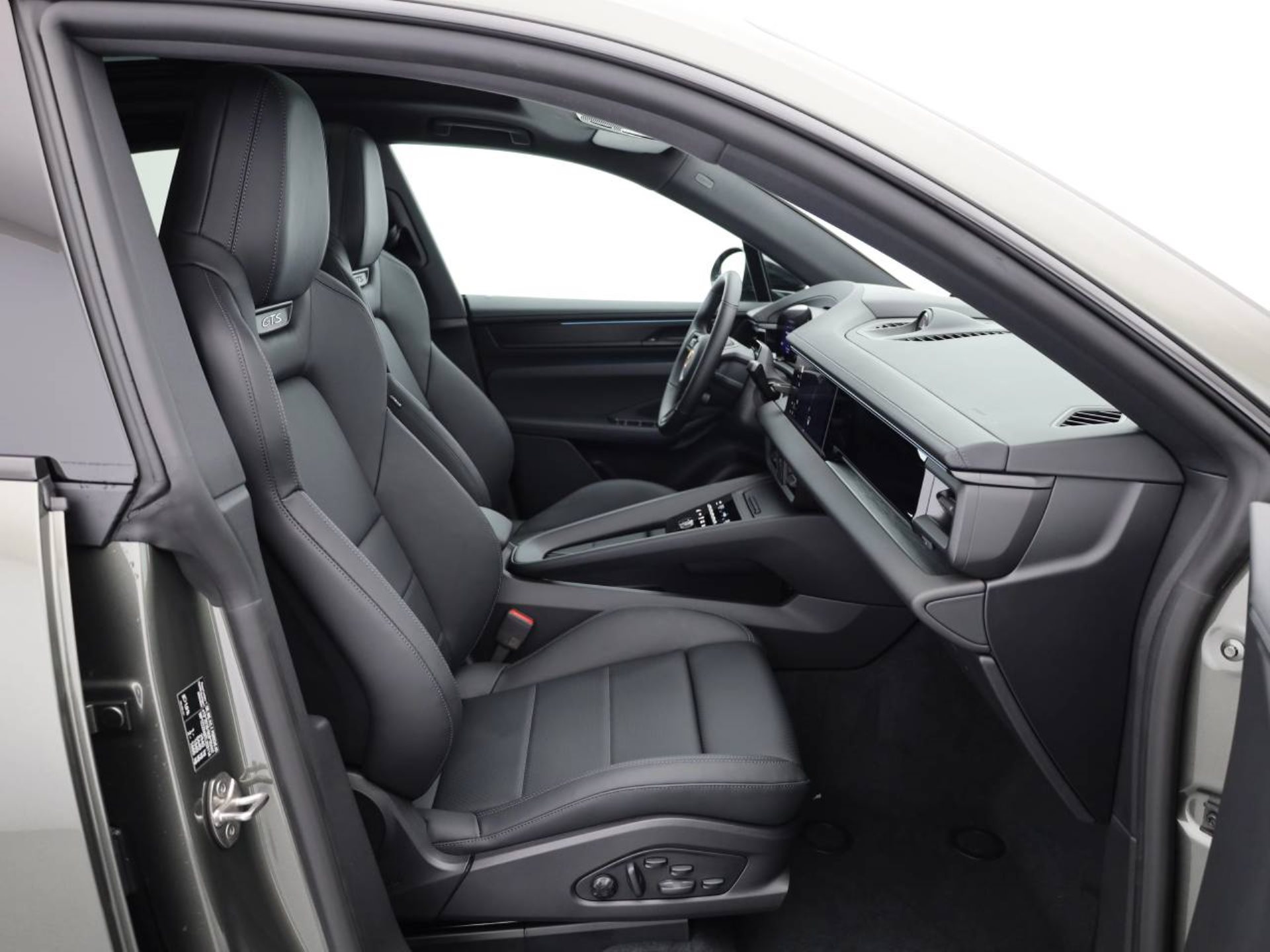 PORSCHE Macan GTS-image-15