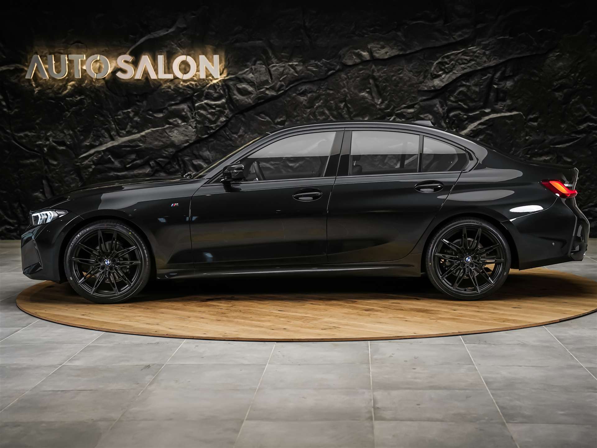 BMW 320i xDrive Steptronic M Sport Pro *ALL BLACK*Facelift*Werksgarantie*20" Felgen*Harman/Kardon*-image-1