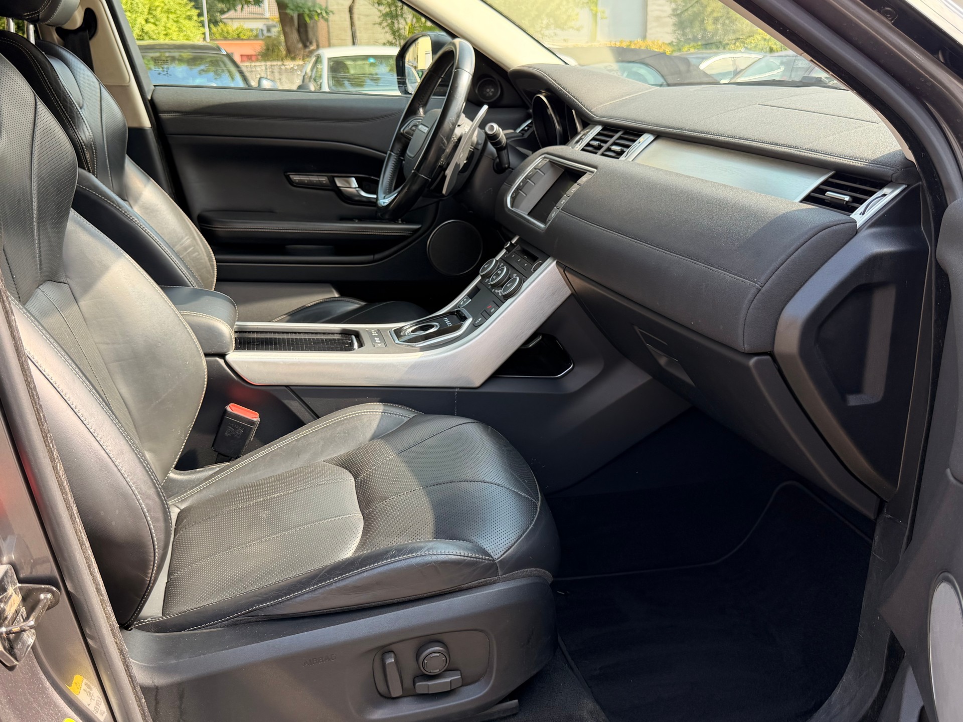 LAND ROVER Range Rover Evoque 2.0 TD4 SE Dynamic AT9-image-10