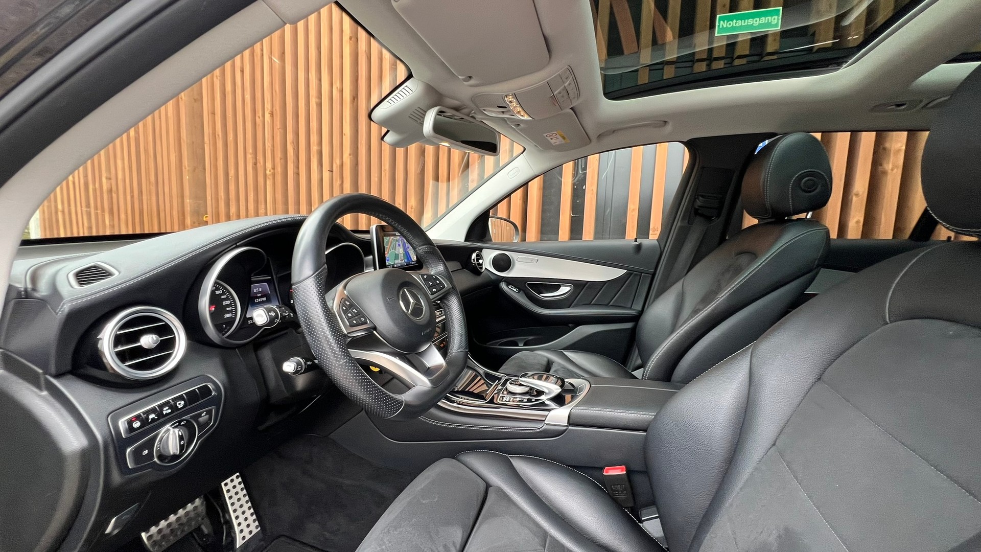 MERCEDES-BENZ GLC 250 d AMG LINE 4MATIC 9G-TRONIC l 204 PS-image-22